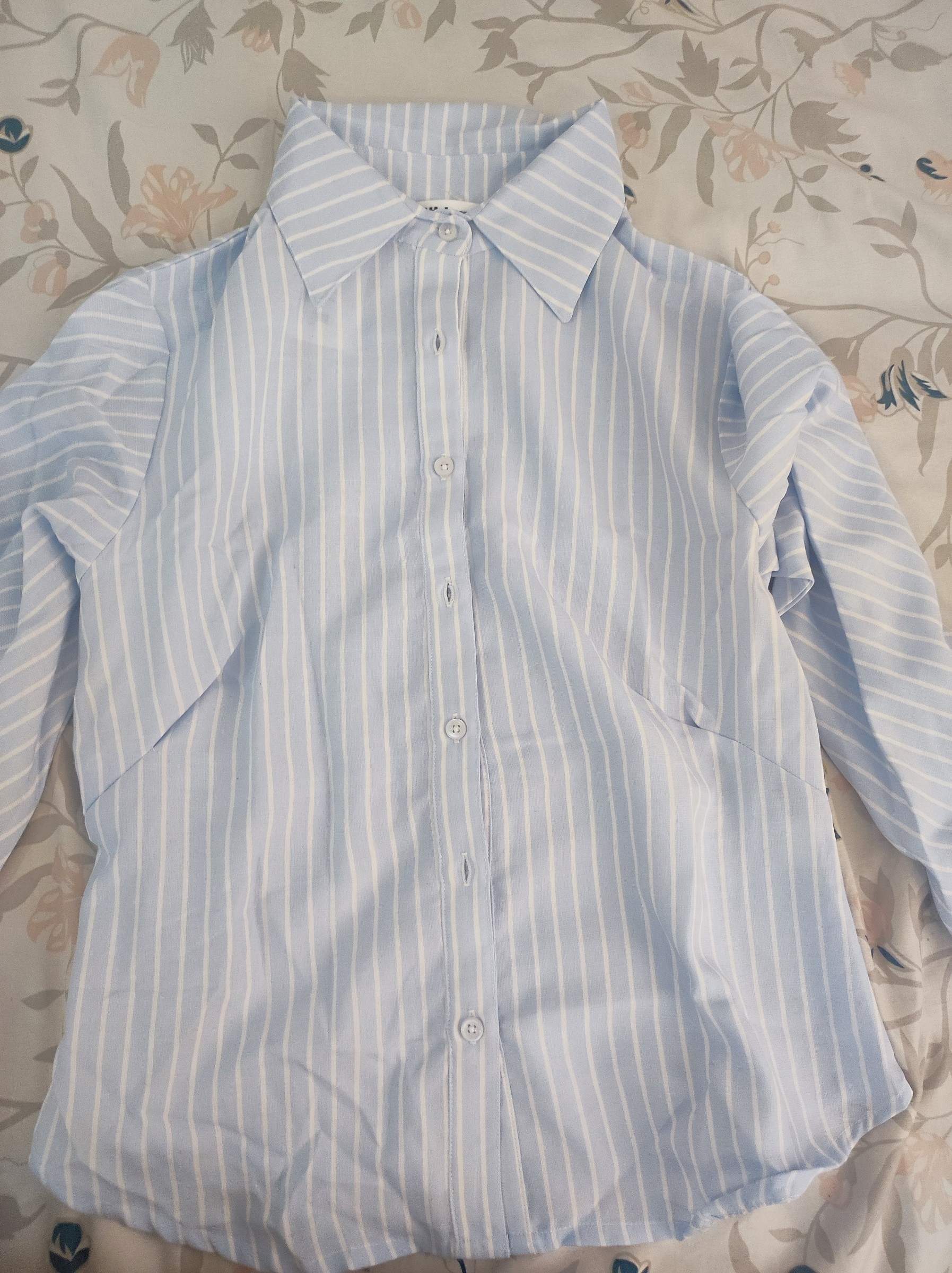 Blue fitted shirt — pre-loved Tops on Slayyitt