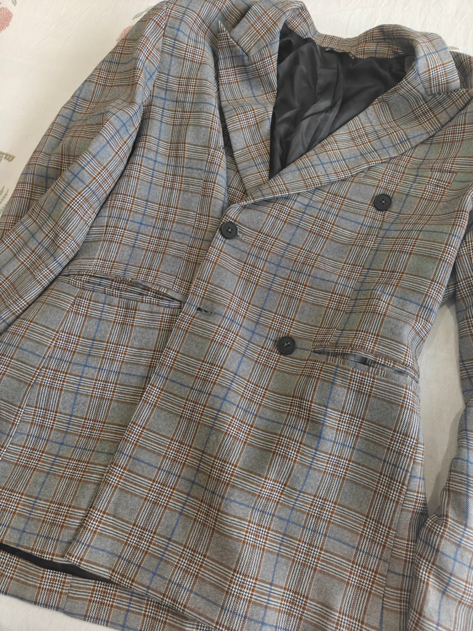 Designer Check Blazer – Premium Double-Breasted — pre-loved Outerwear on Slayyitt