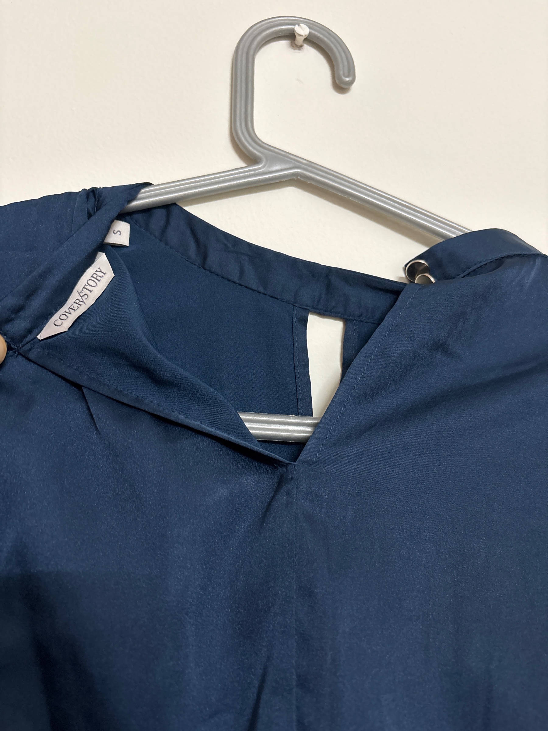Crop Top Blue — pre-loved Tops on Slayyitt