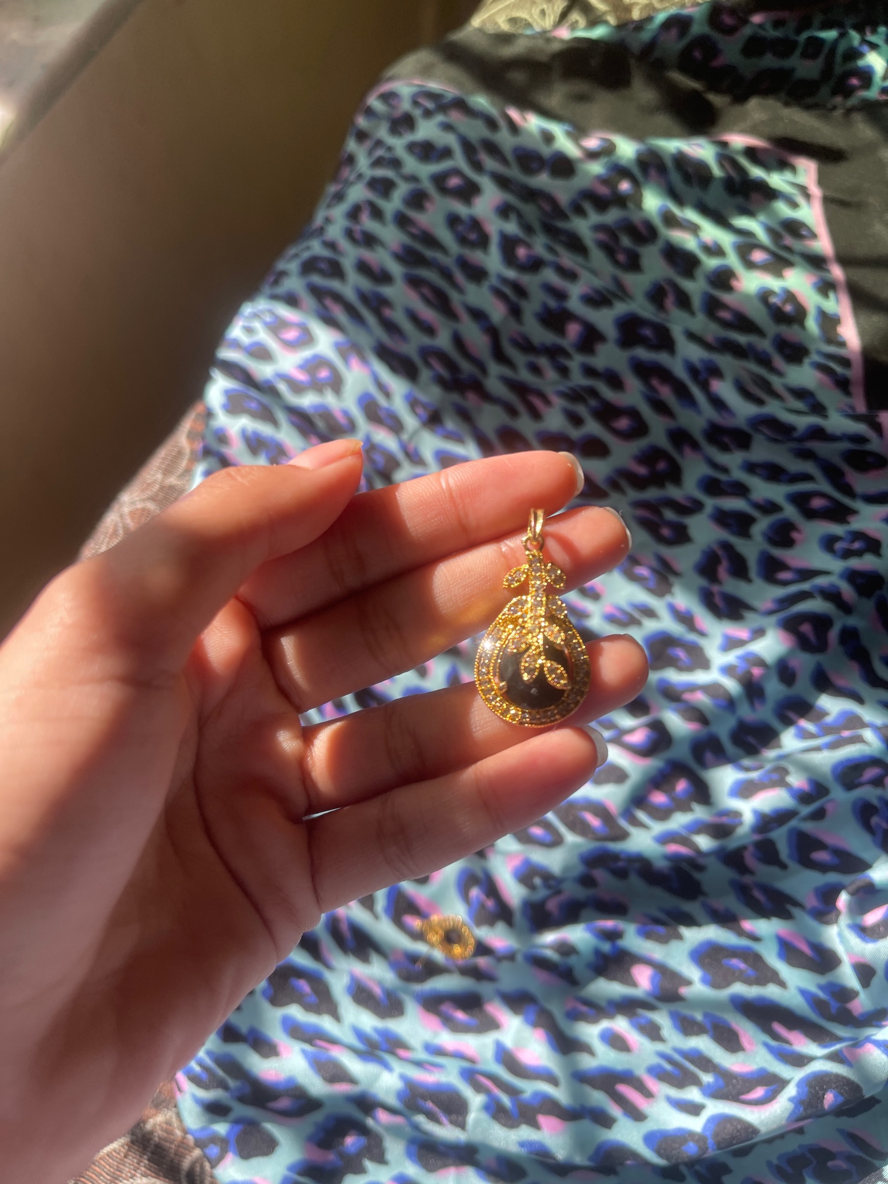 Pendant and earring set — pre-loved Accessories on Slayyitt