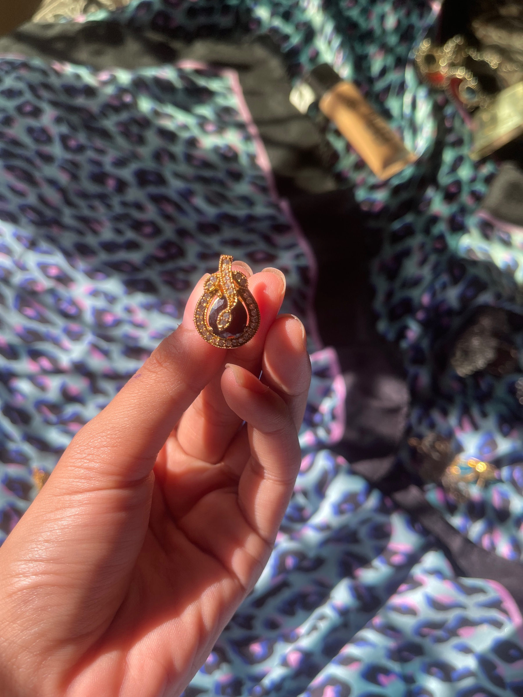 Pendant and earring set — pre-loved Accessories on Slayyitt