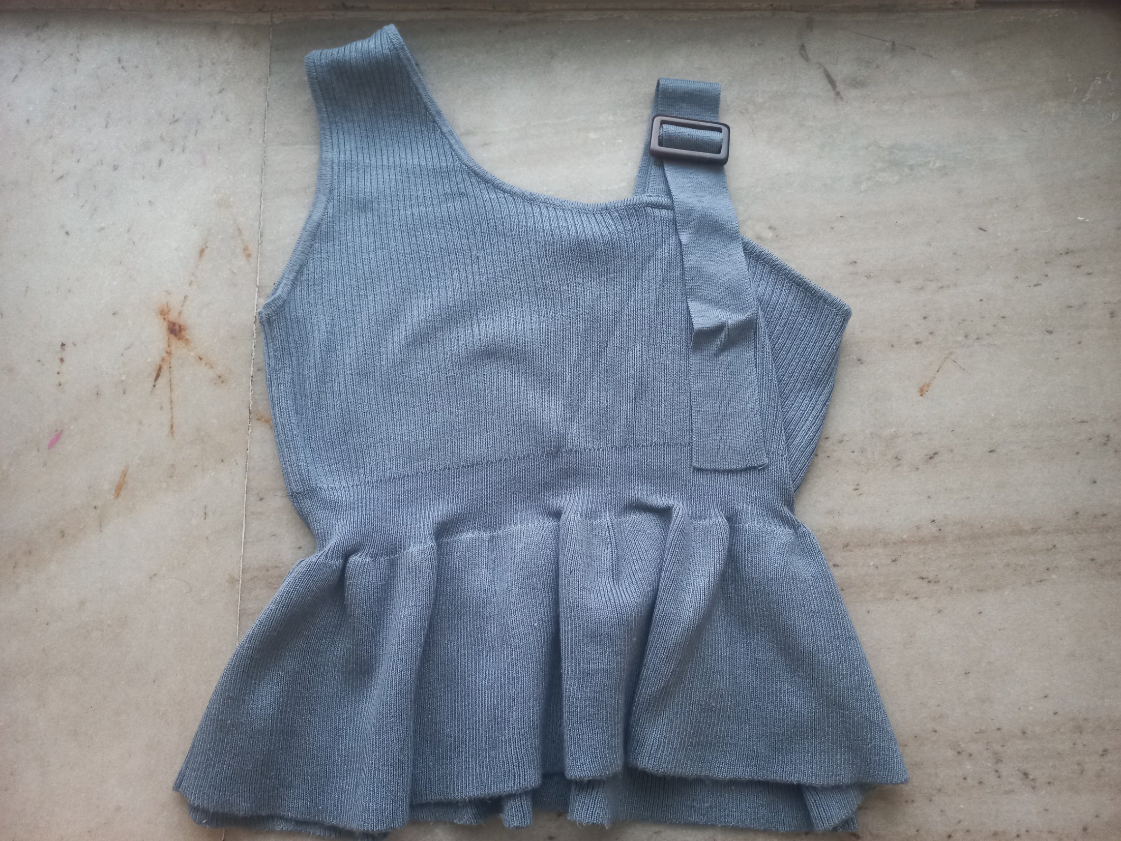 Blue oneshoulder top — pre-loved Tops on Slayyitt