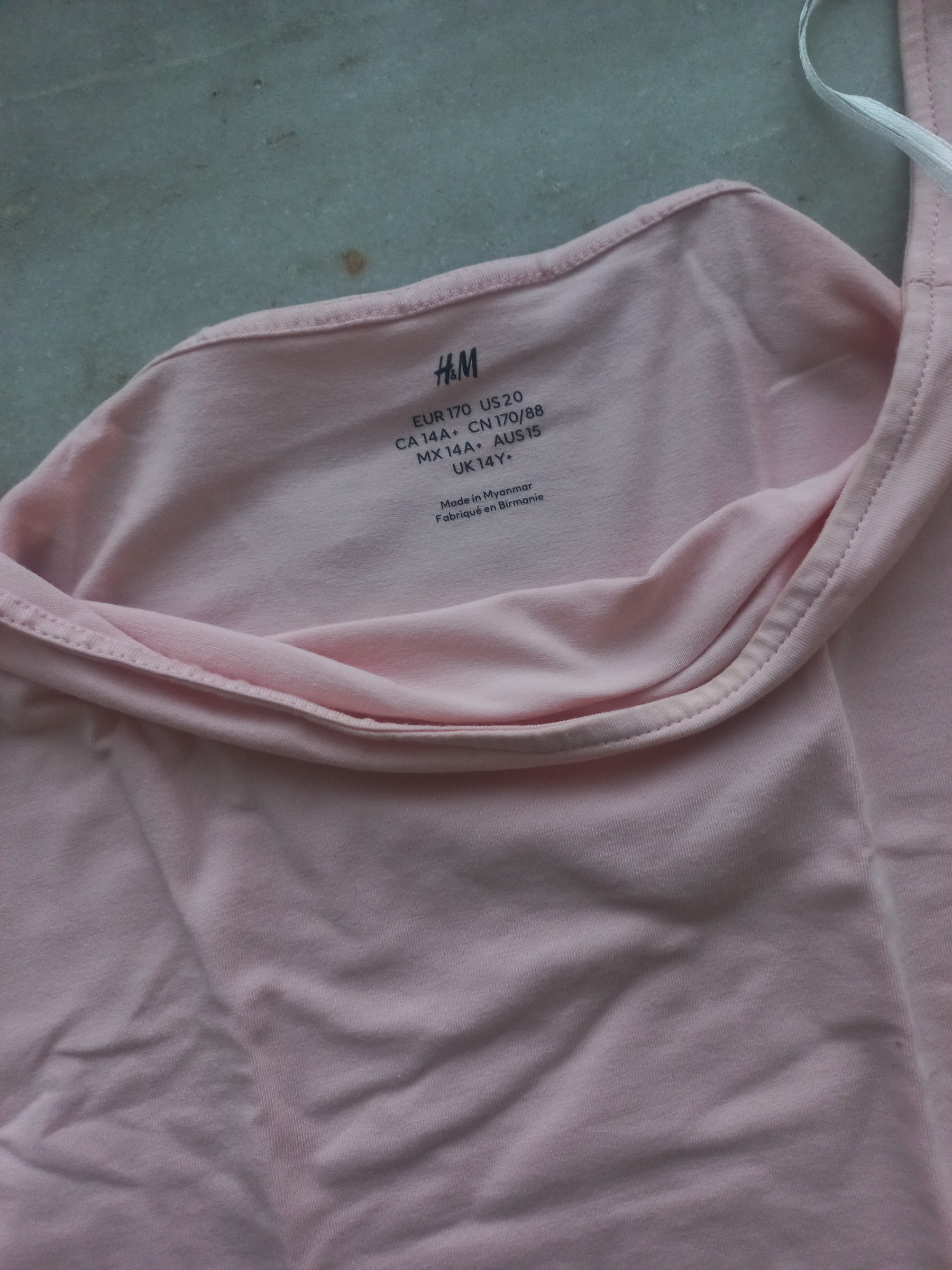 H&m pink offshoulder top — pre-loved Tops on Slayyitt