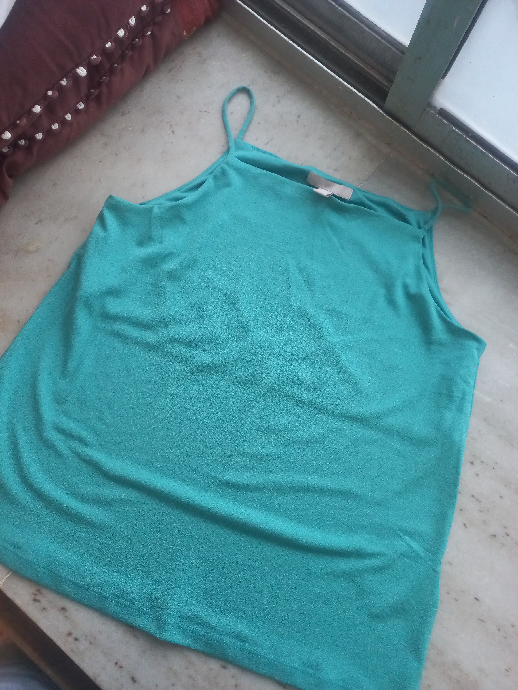 Strappy h&m top — pre-loved Tops on Slayyitt