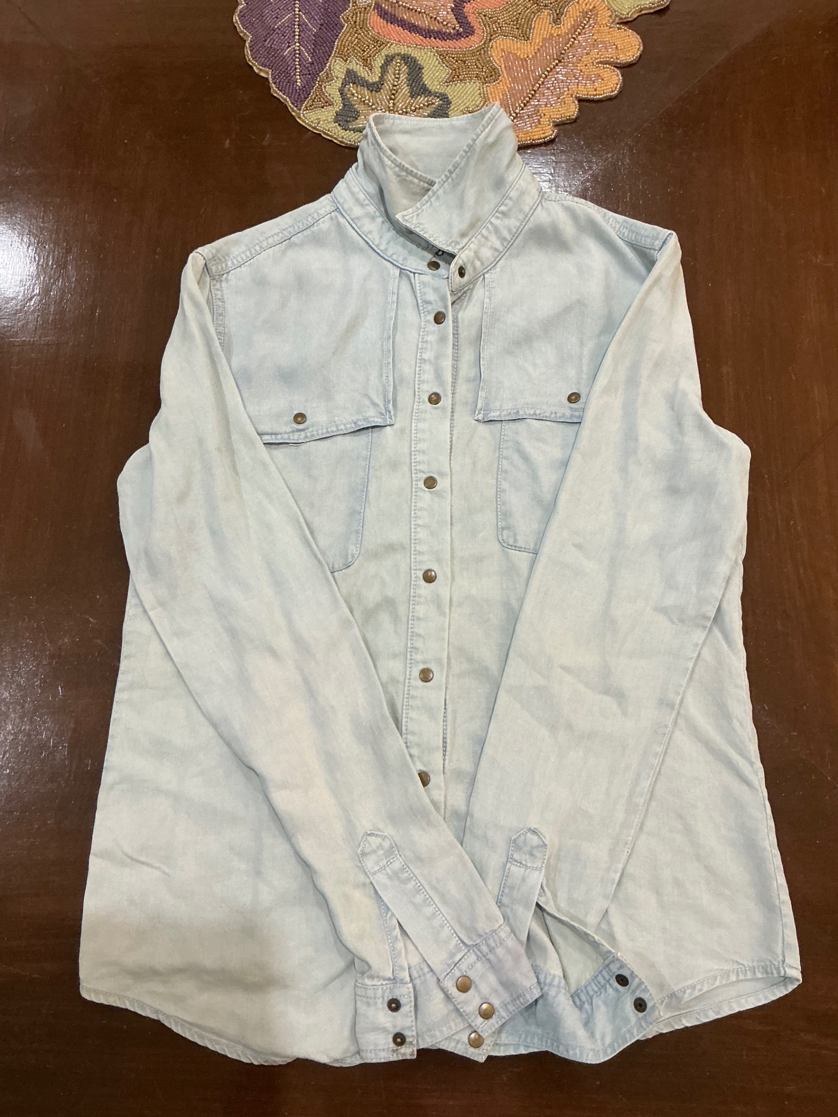 Guess shirt — pre-loved Tops on Slayyitt