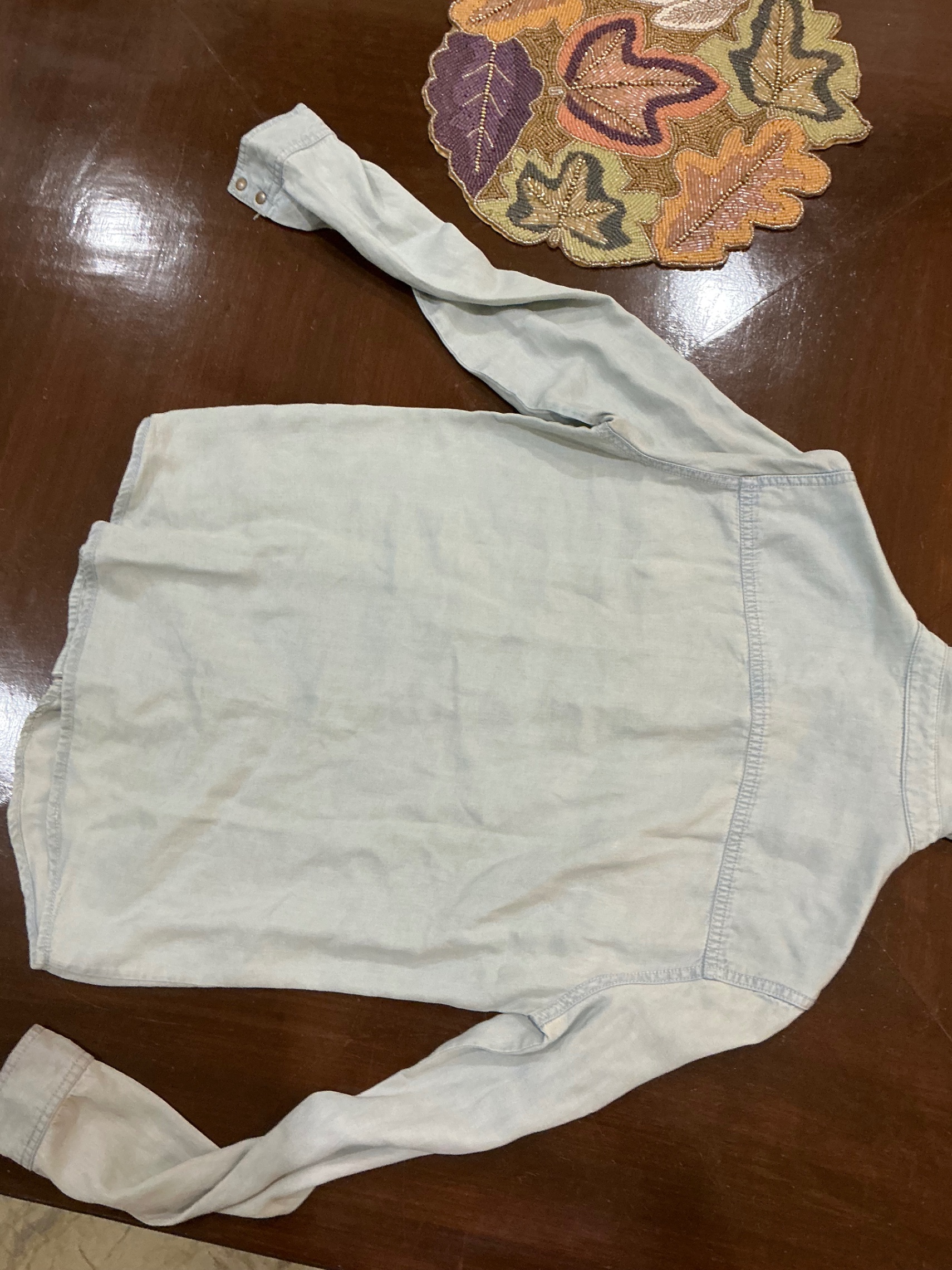 Guess shirt — pre-loved Tops on Slayyitt