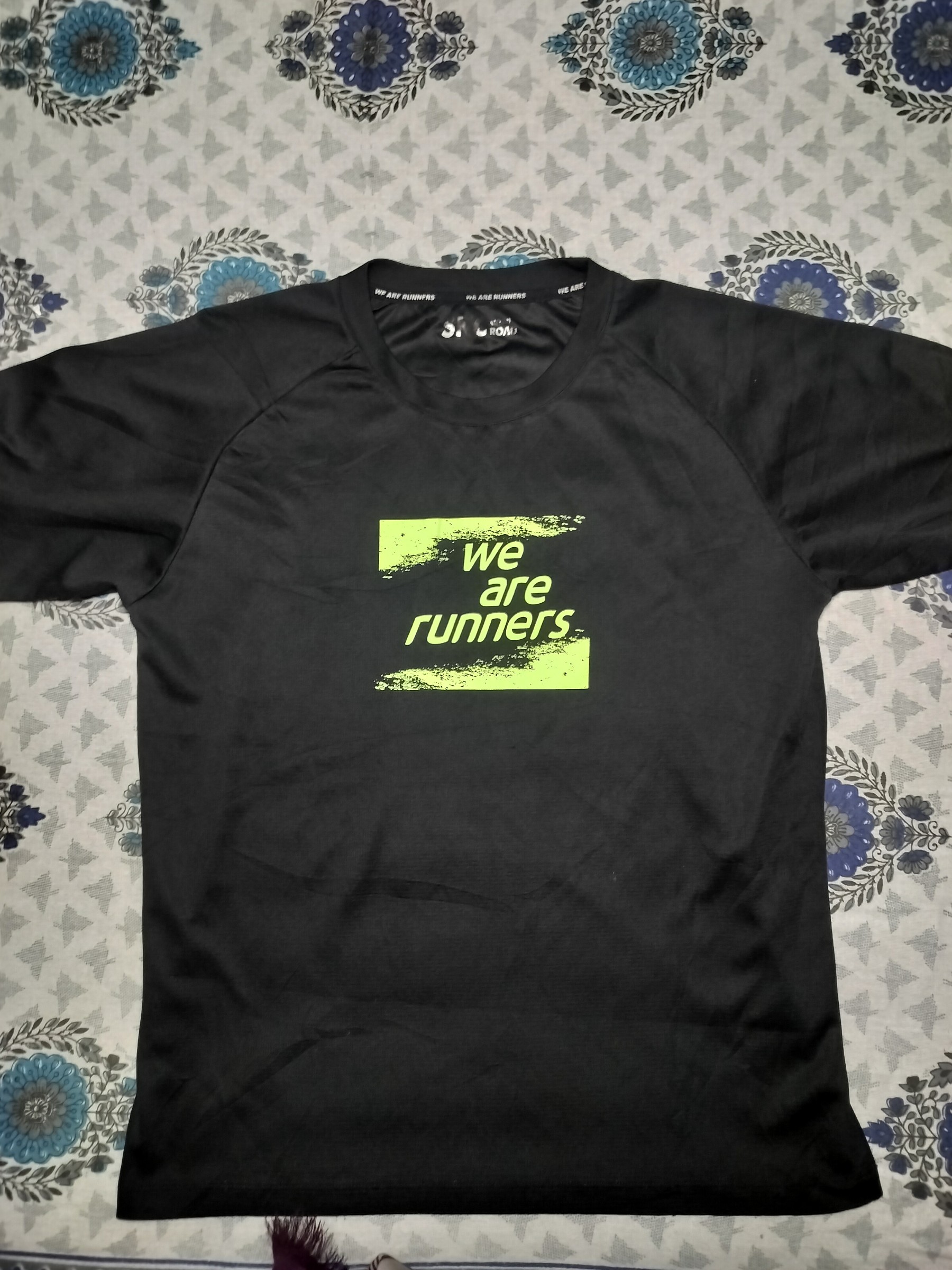 We Are Runner Tshirt Men — pre-loved Vintage & Thrift on Slayyitt