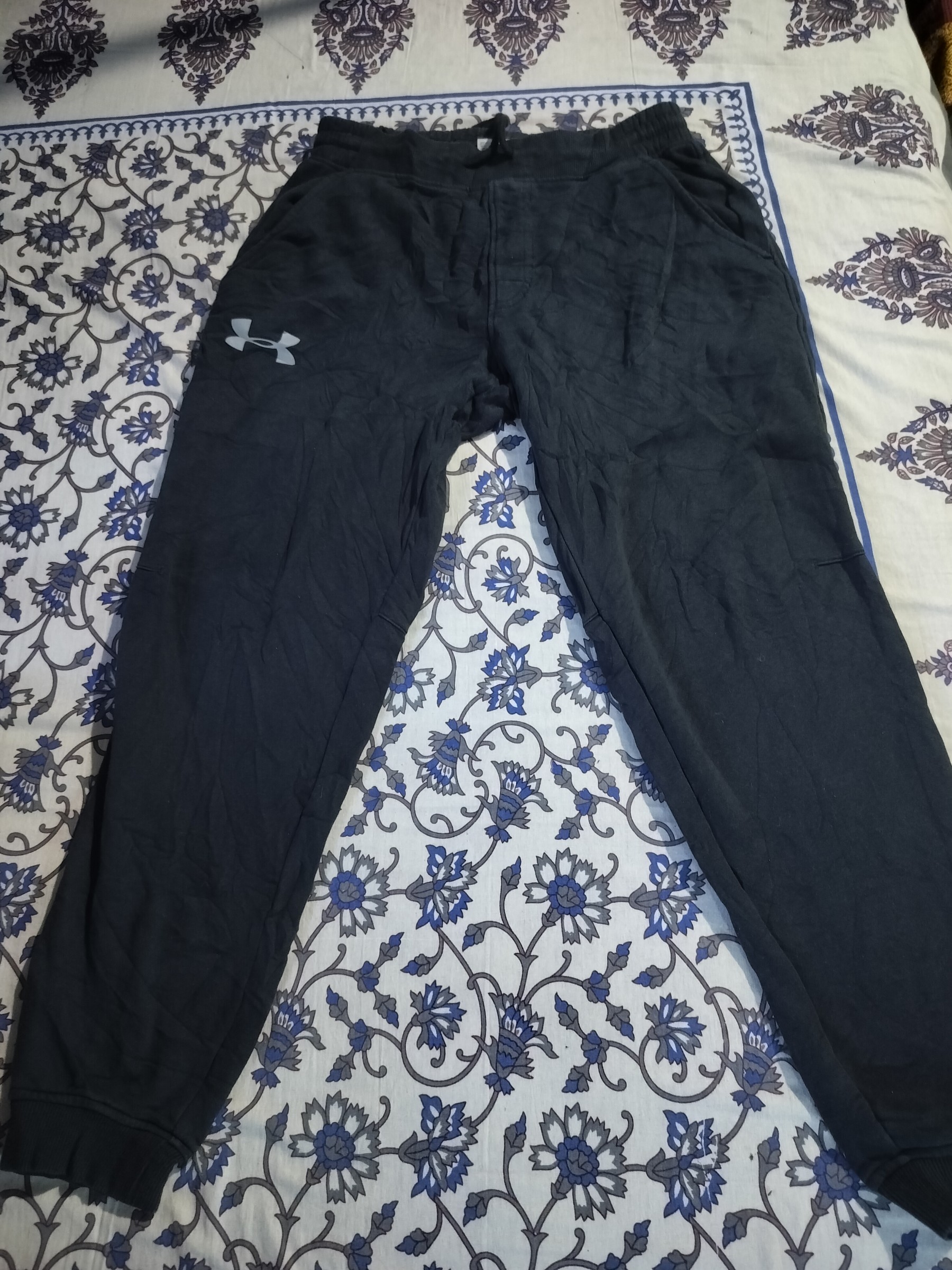 Under Armour track pant — pre-loved Activewear / Sportswear on Slayyitt