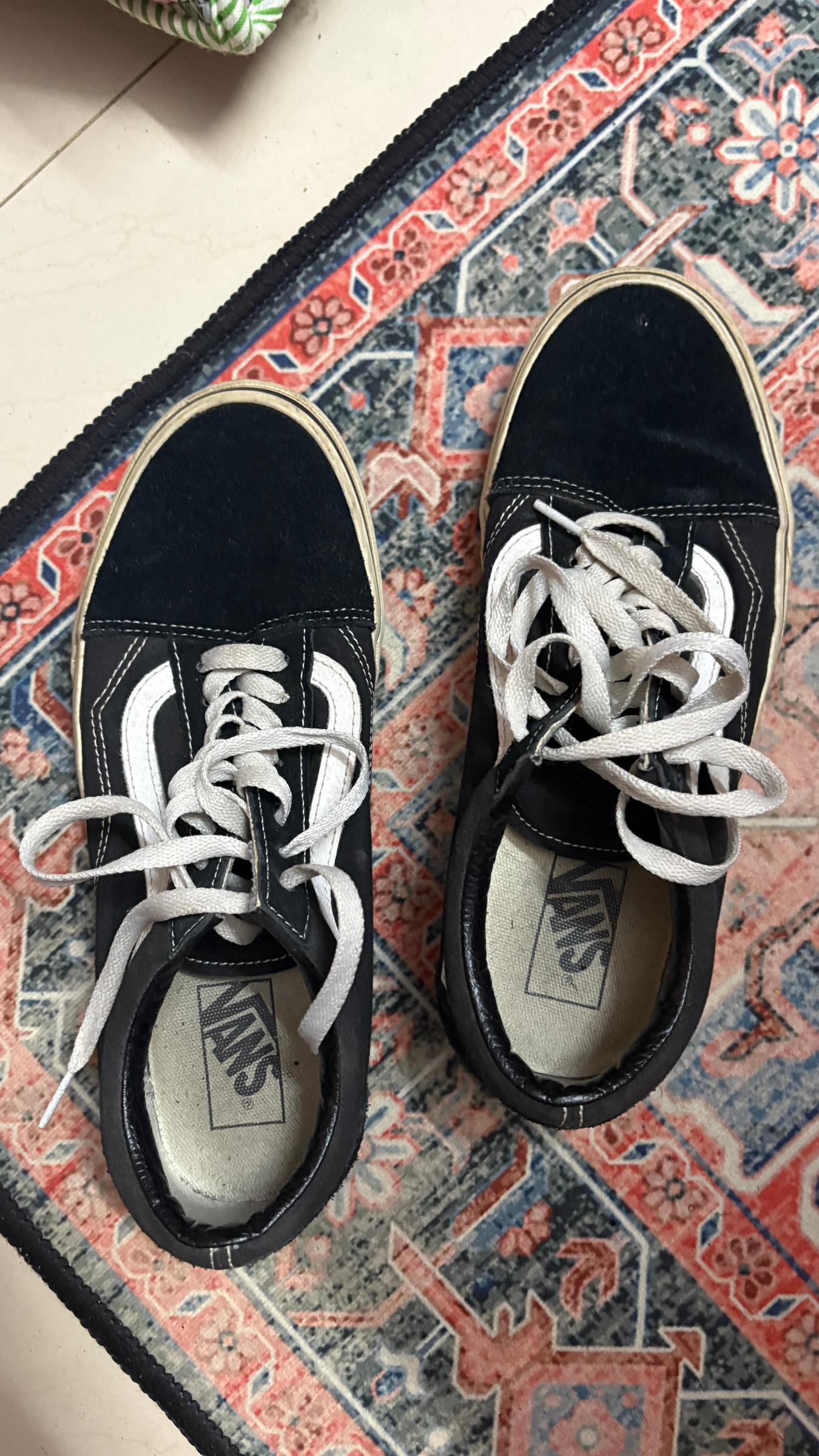 Vans Old Skool Classic Icon, Suede/Canvas Prestine condition — pre-loved Footwear on Slayyitt