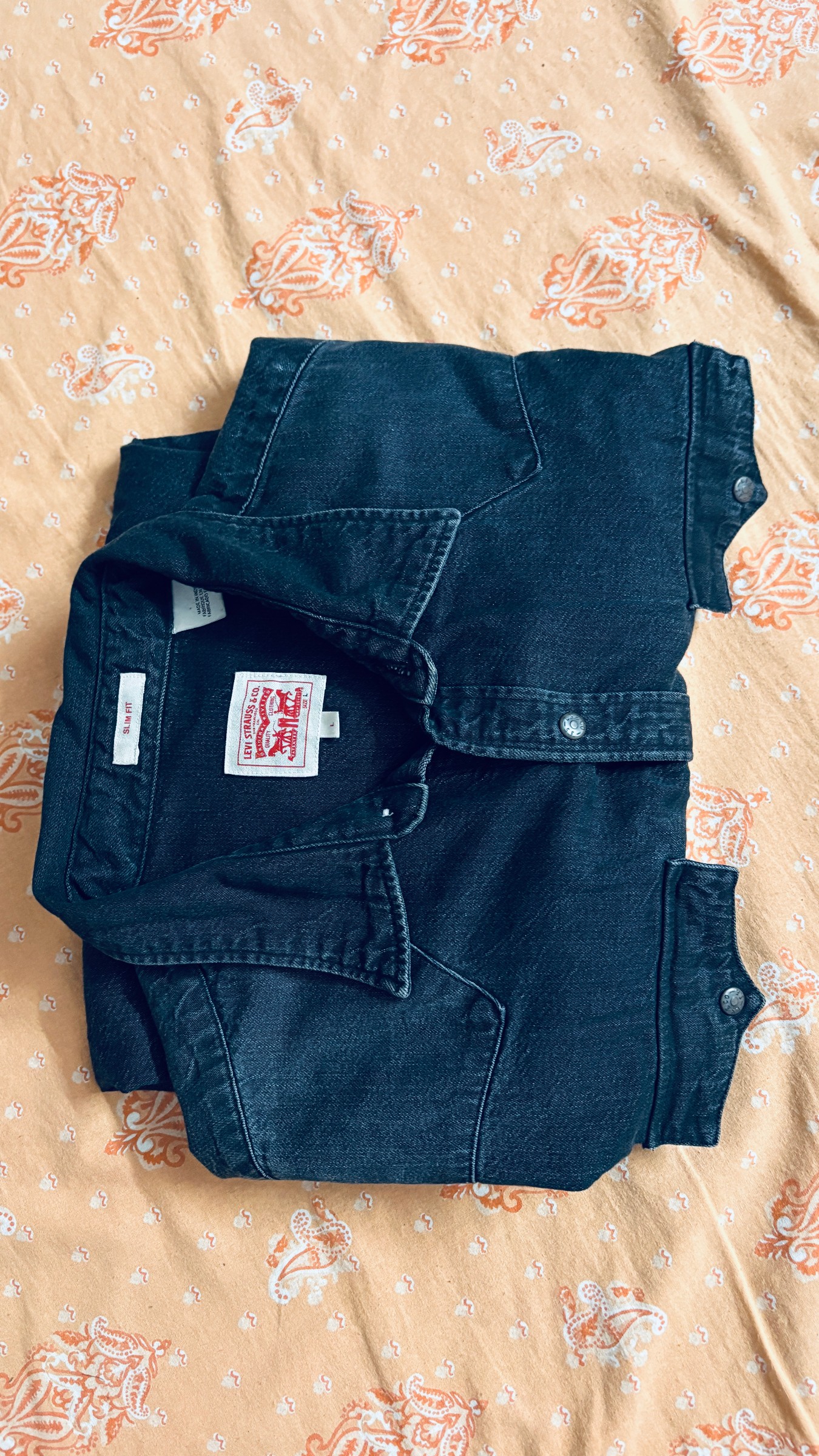 Levi's Premium Black (light washed) denim shirt — pre-loved Tops on Slayyitt