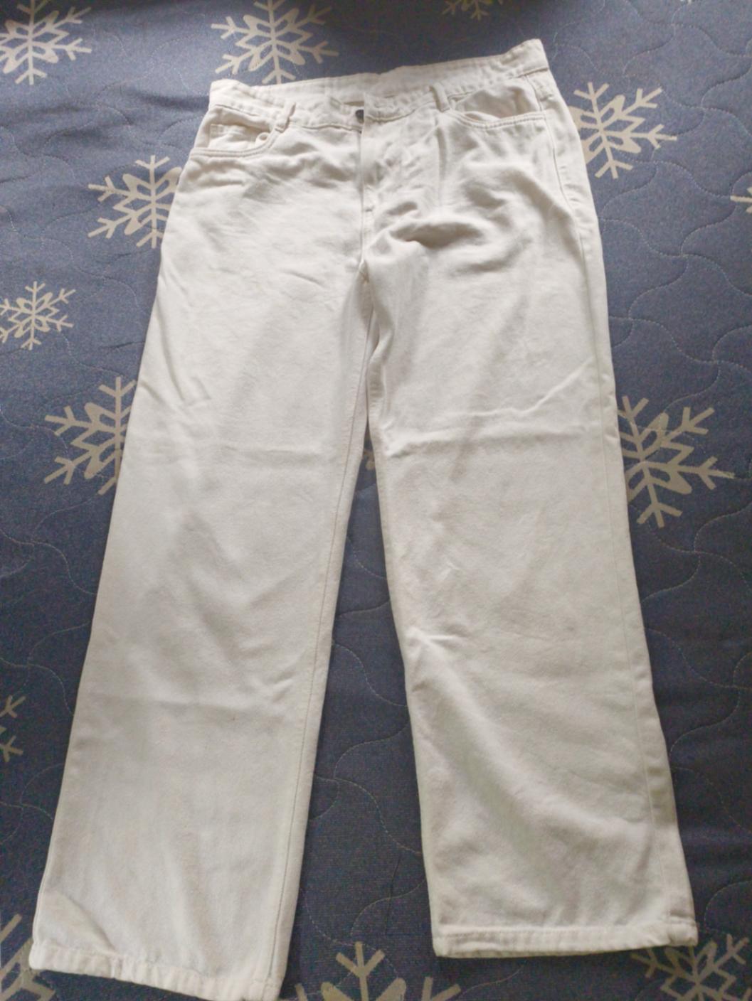 White denim jeans -size 36 — pre-loved Bottoms on Slayyitt