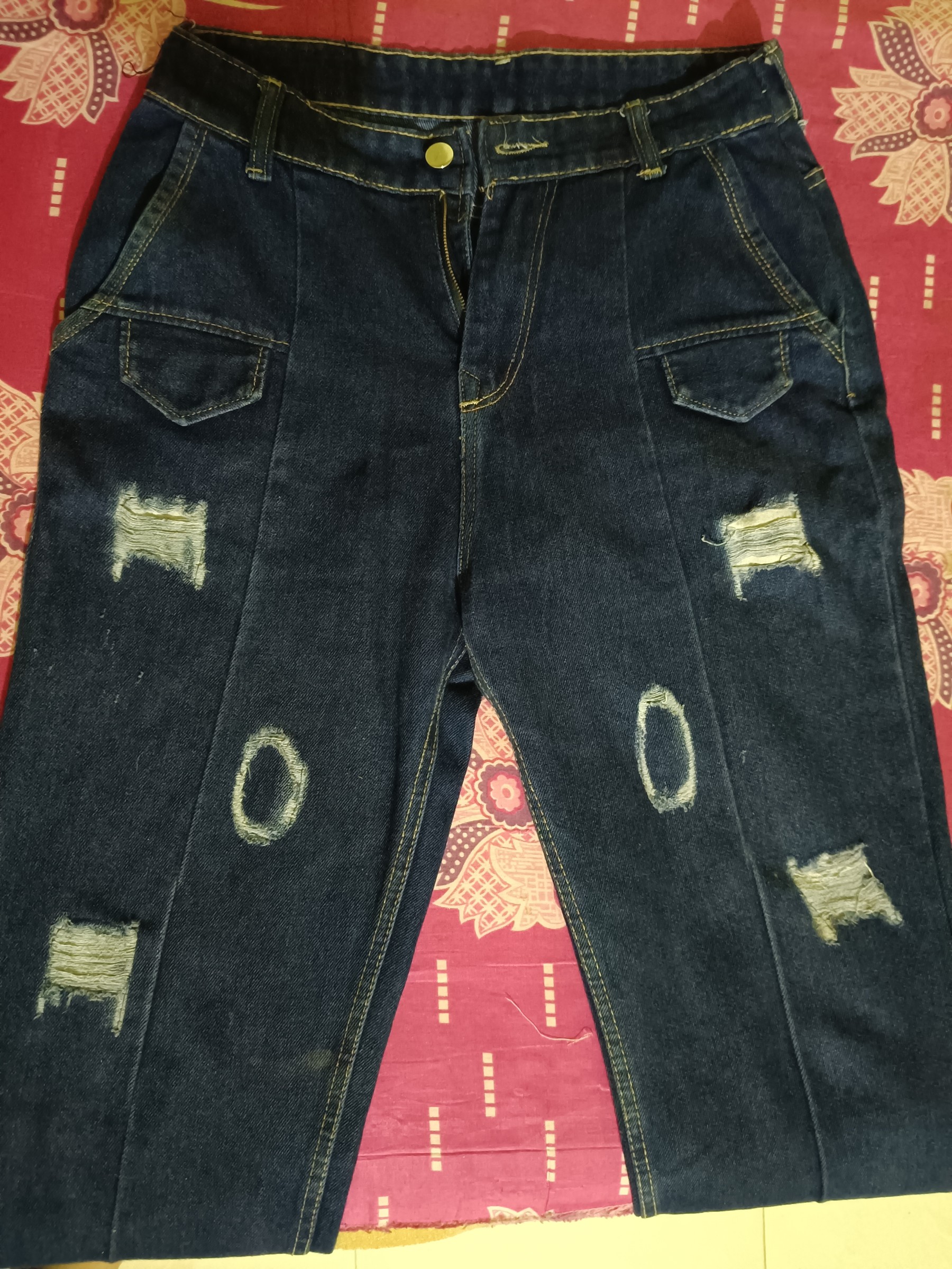 Dark blue denim scratch jeans — pre-loved Bottoms on Slayyitt