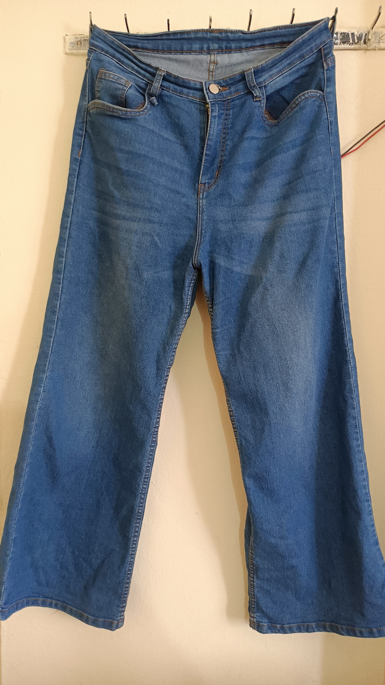 Blue jeans — pre-loved Bottoms on Slayyitt