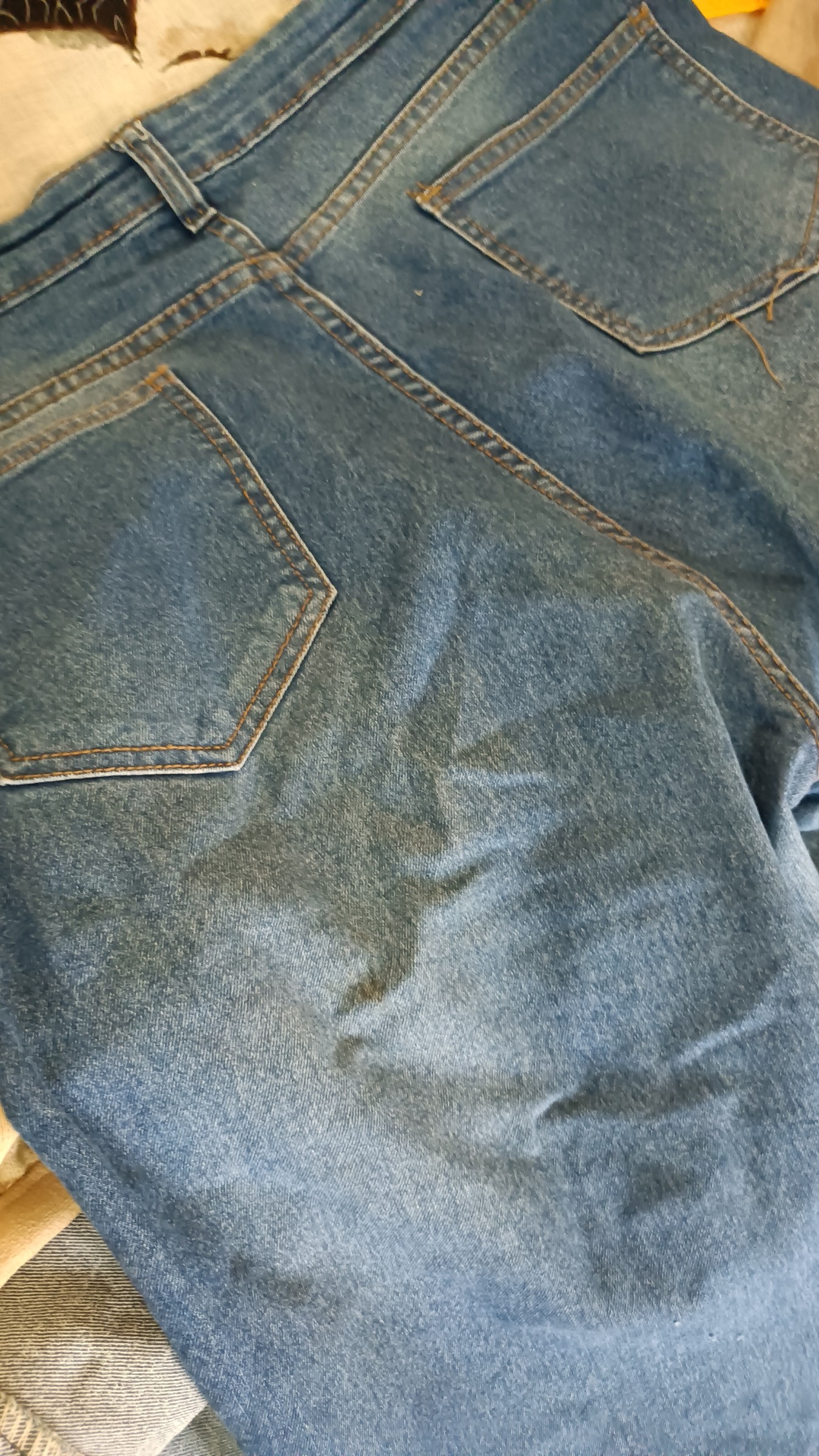 Blue jeans — pre-loved Bottoms on Slayyitt