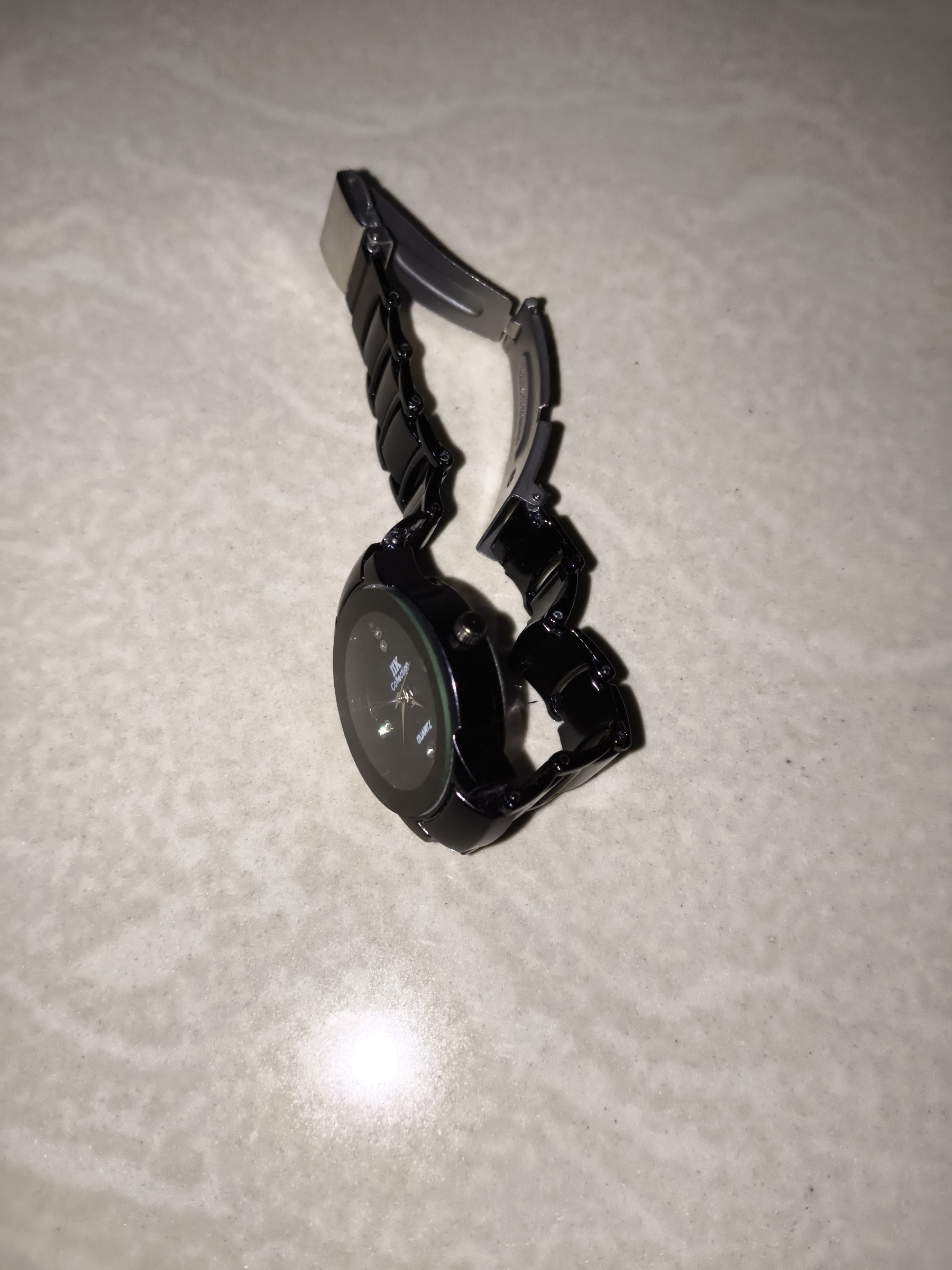 Black Quartz Wrist Watch — pre-loved Accessories on Slayyitt