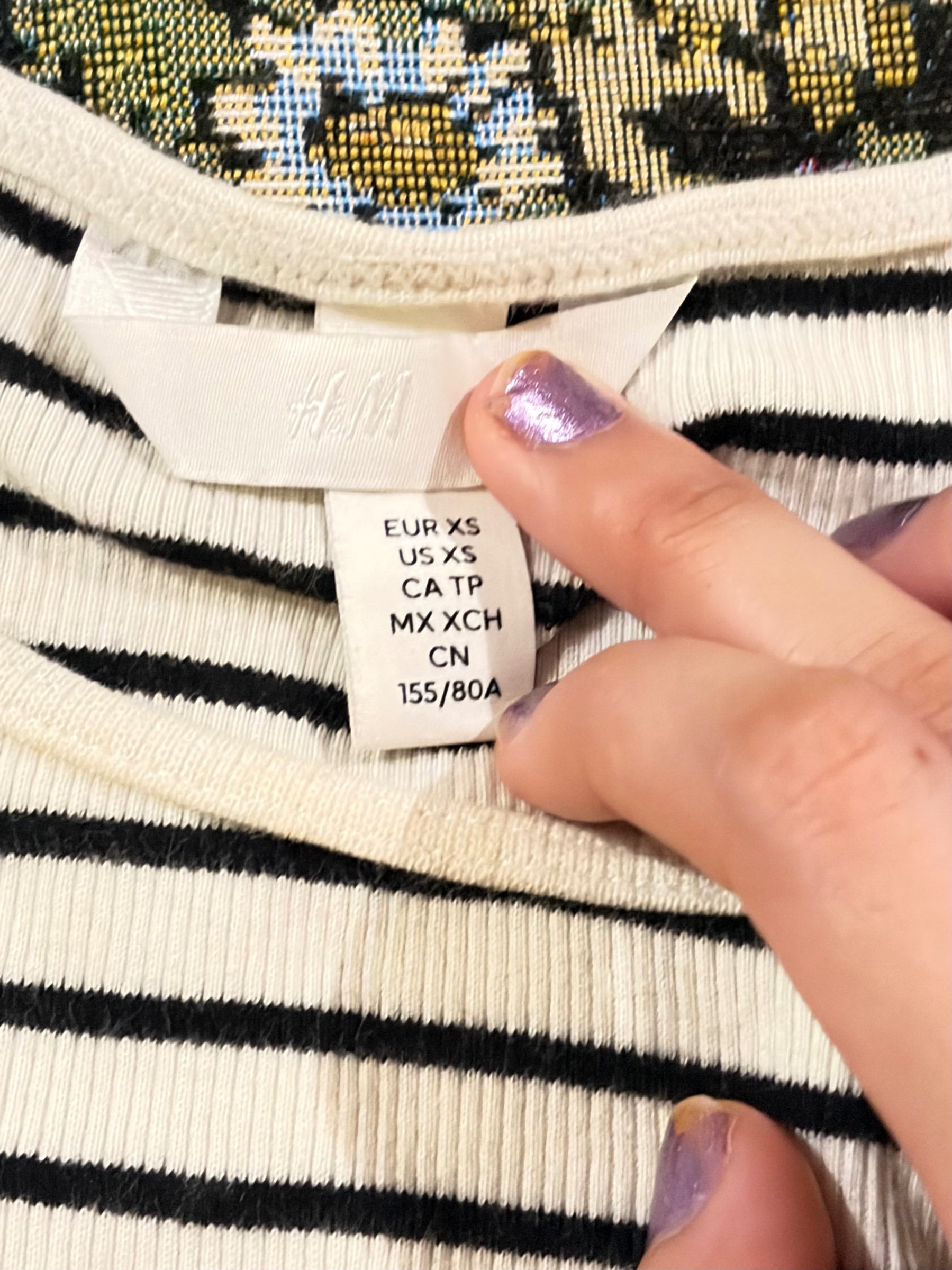 Striped black and white crop top — pre-loved Tops on Slayyitt