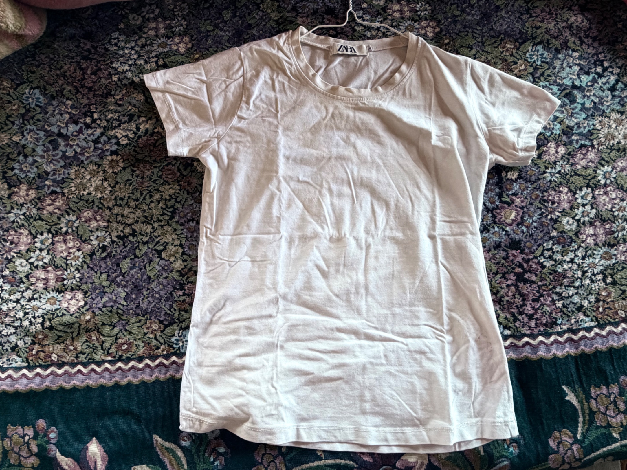 H&M white cotton t shirt — pre-loved Tops on Slayyitt