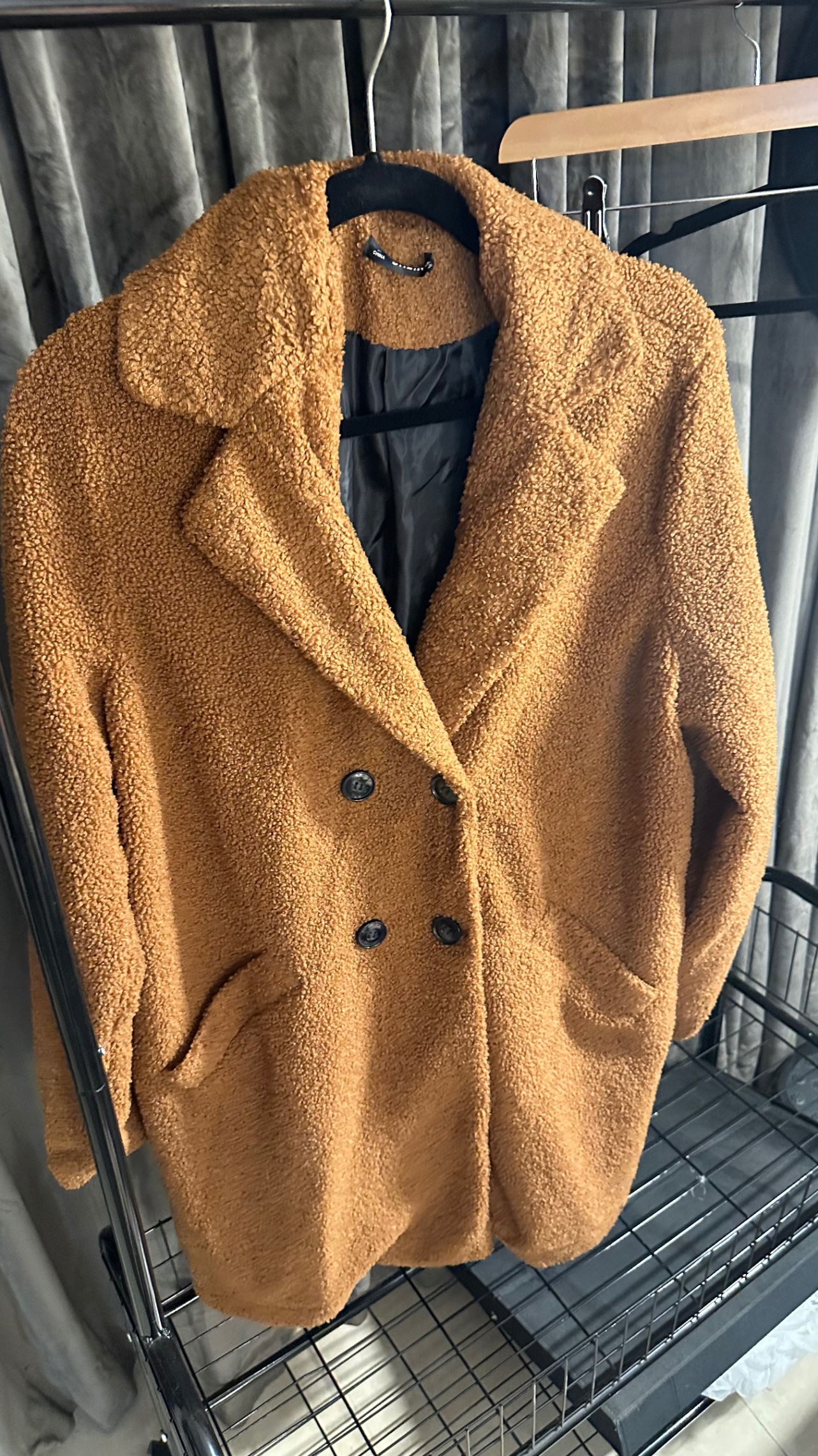 Light winter coat — pre-loved Outerwear on Slayyitt