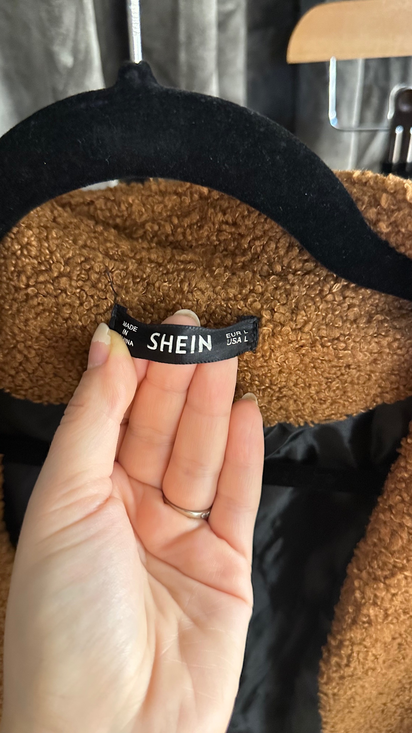 Light winter coat — pre-loved Outerwear on Slayyitt