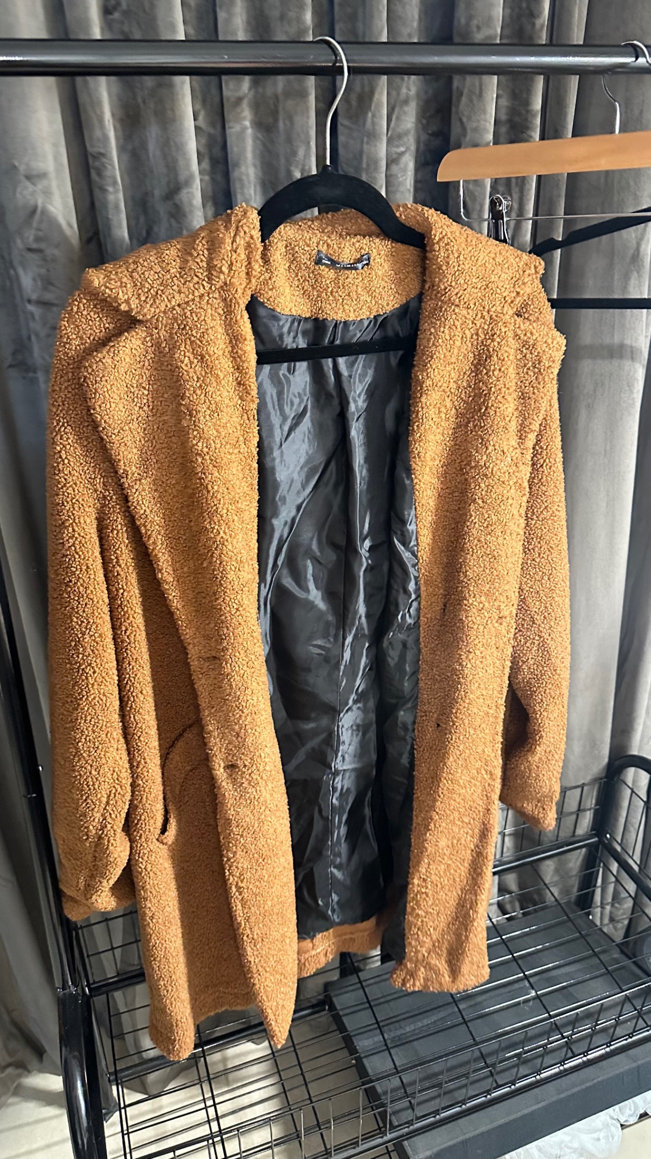 Light winter coat — pre-loved Outerwear on Slayyitt