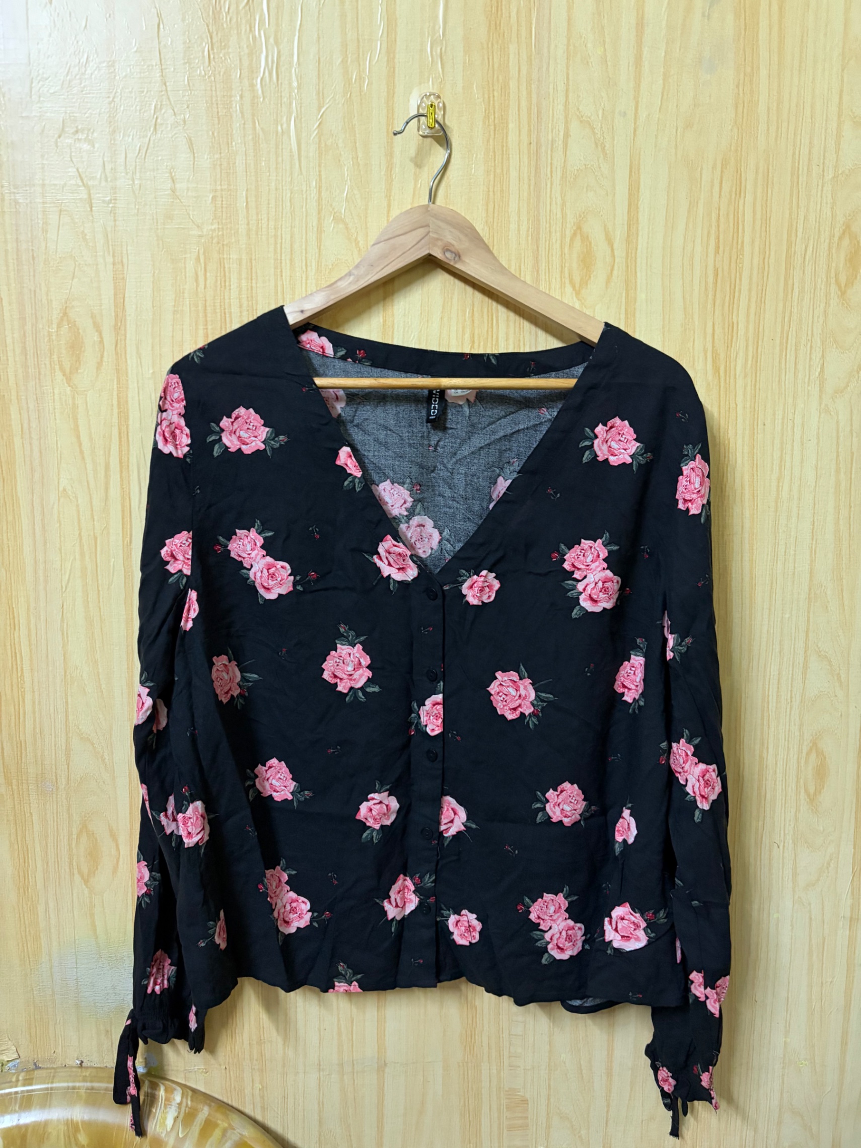 H&M Floral Shirt — pre-loved Tops on Slayyitt