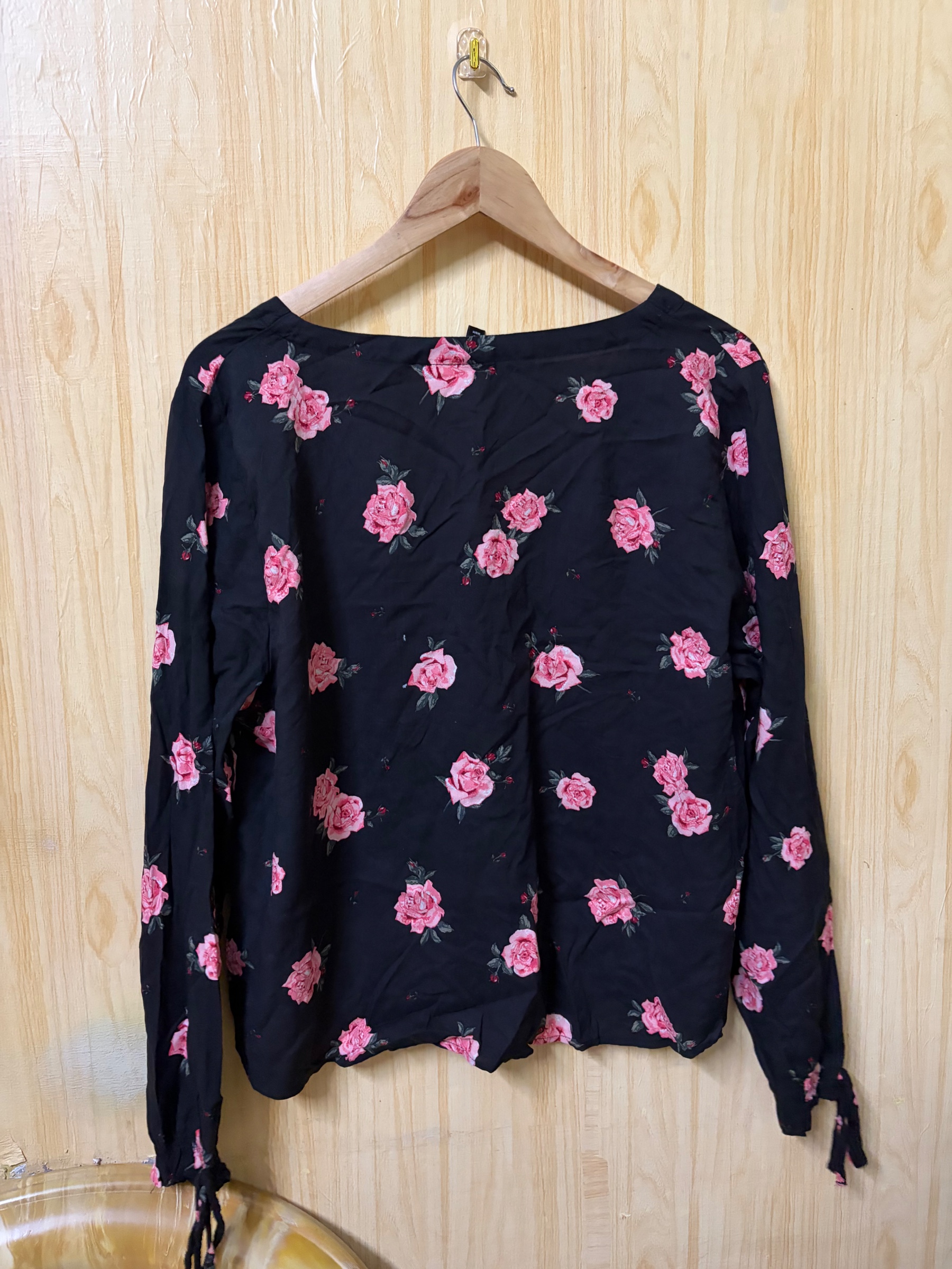 H&M Floral Shirt — pre-loved Tops on Slayyitt