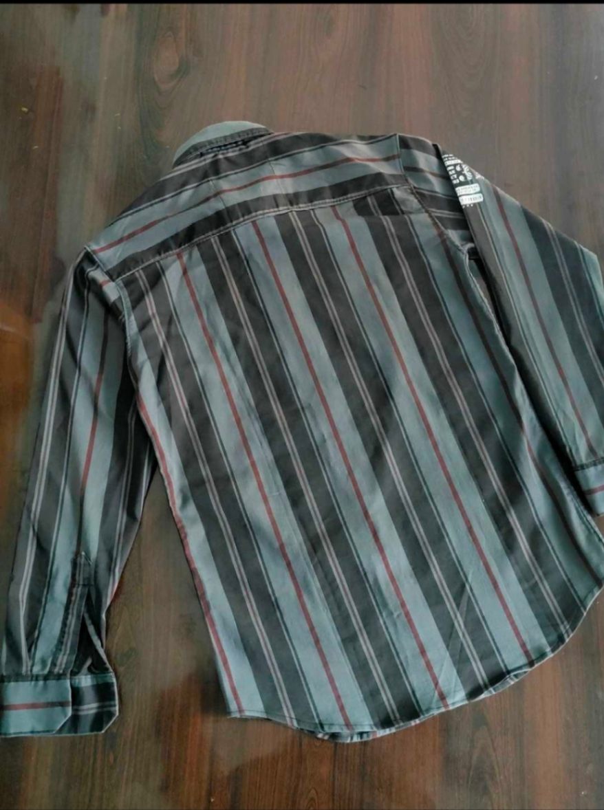 Black casual shirt size -L — pre-loved Tops on Slayyitt