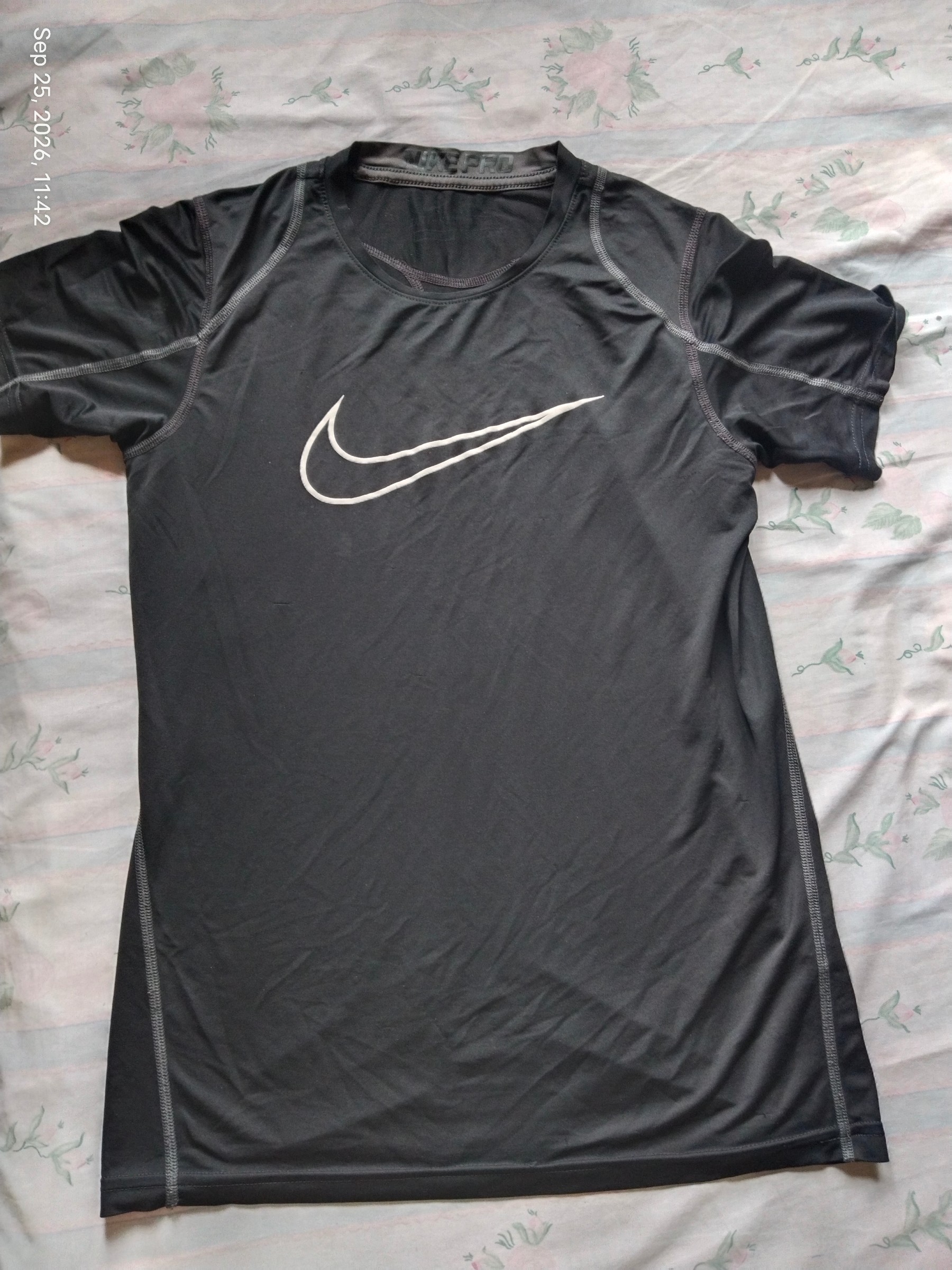 Nike Black compression — pre-loved Activewear / Sportswear on Slayyitt