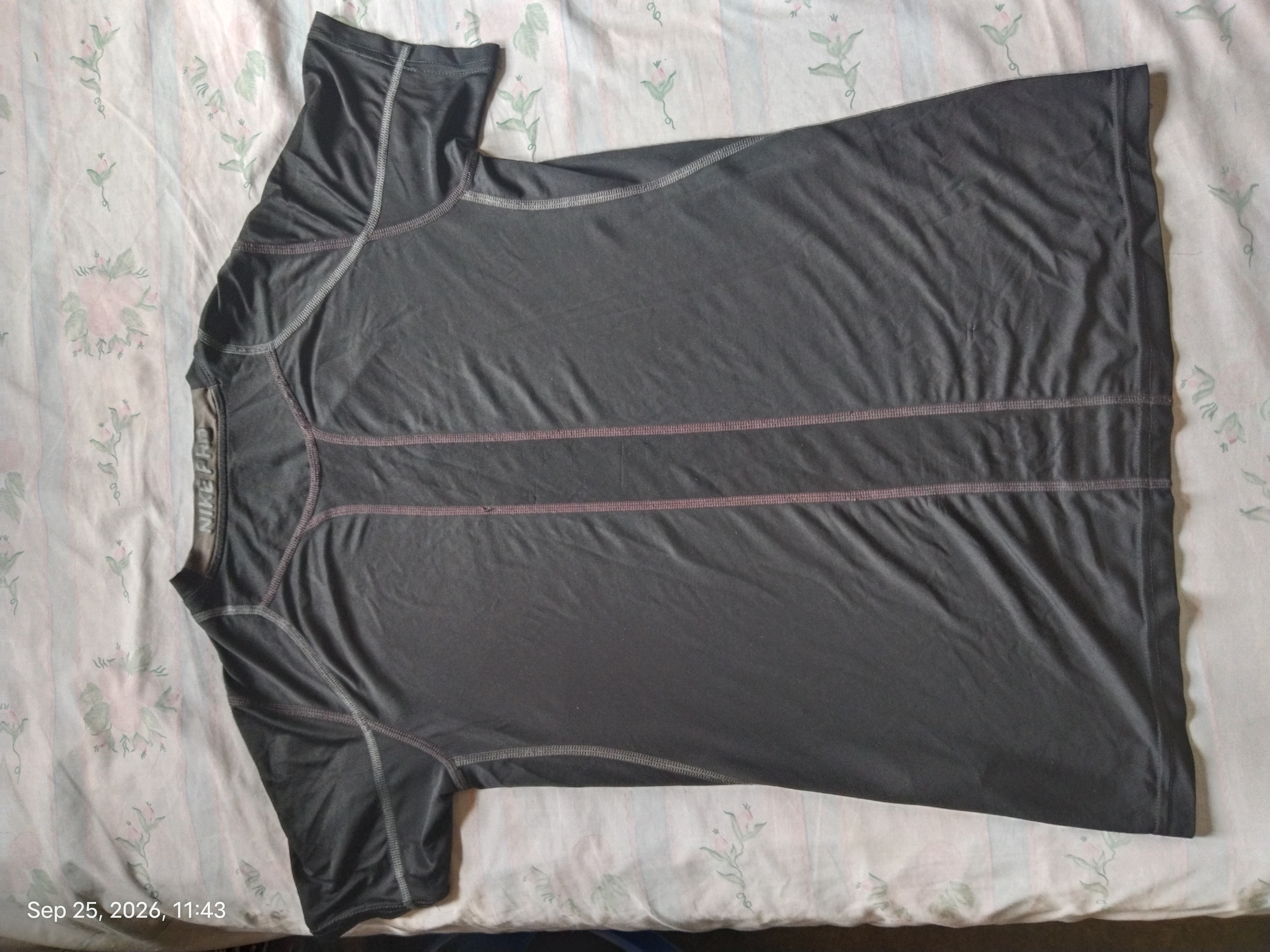 Nike Black compression — pre-loved Activewear / Sportswear on Slayyitt