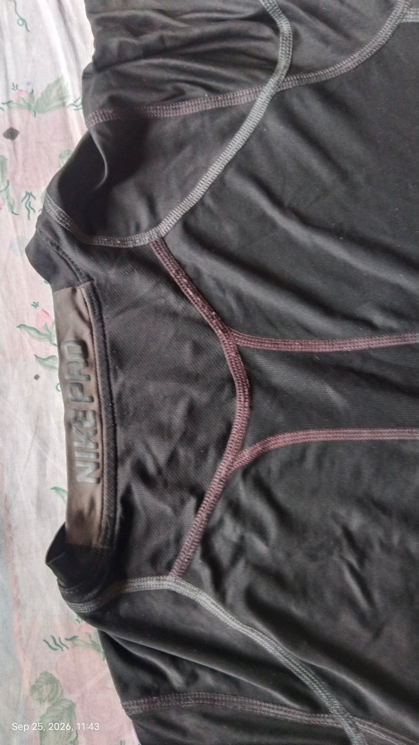 Nike Black compression — pre-loved Activewear / Sportswear on Slayyitt
