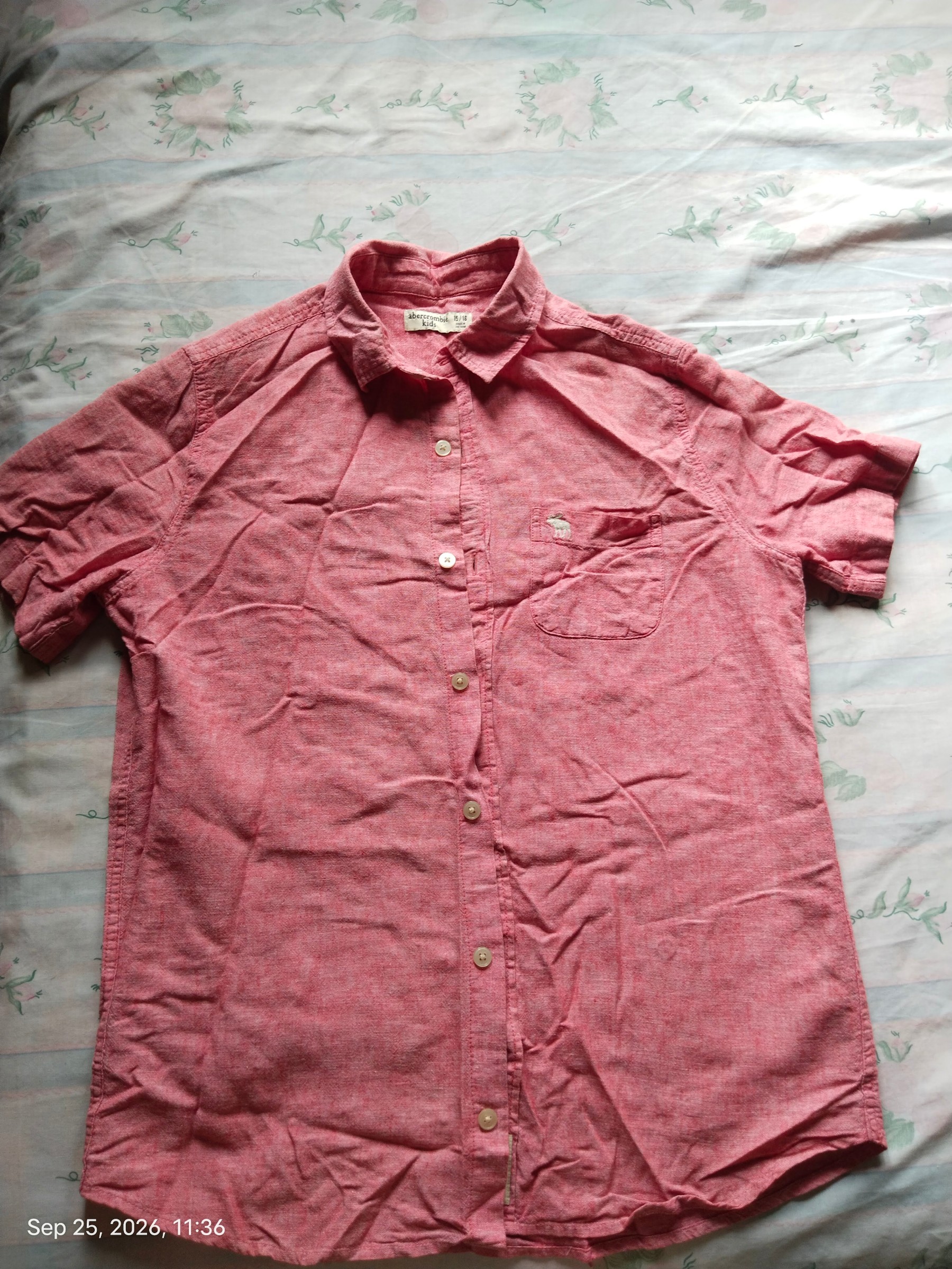 Abercrombie half shirt, size m — pre-loved Tops on Slayyitt