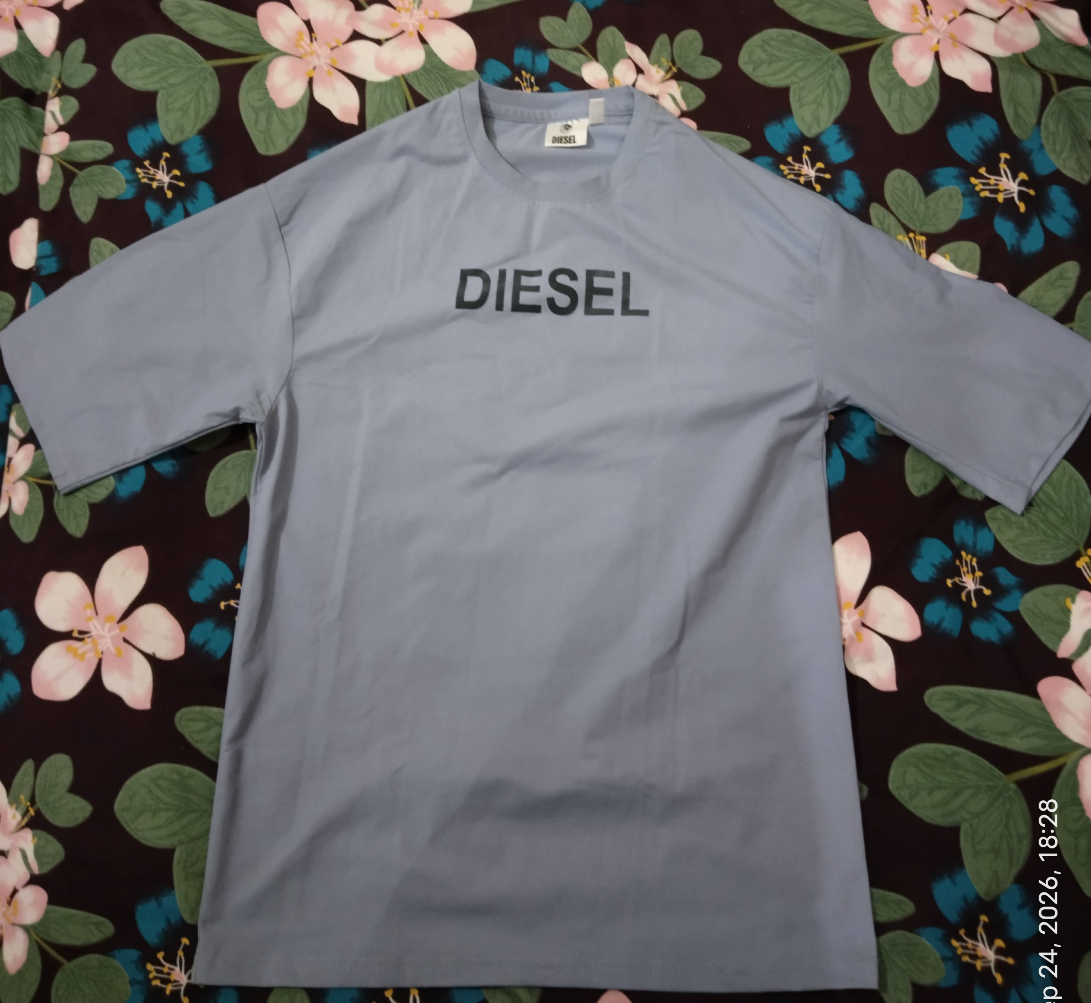 T shirt , size L — pre-loved Tops on Slayyitt