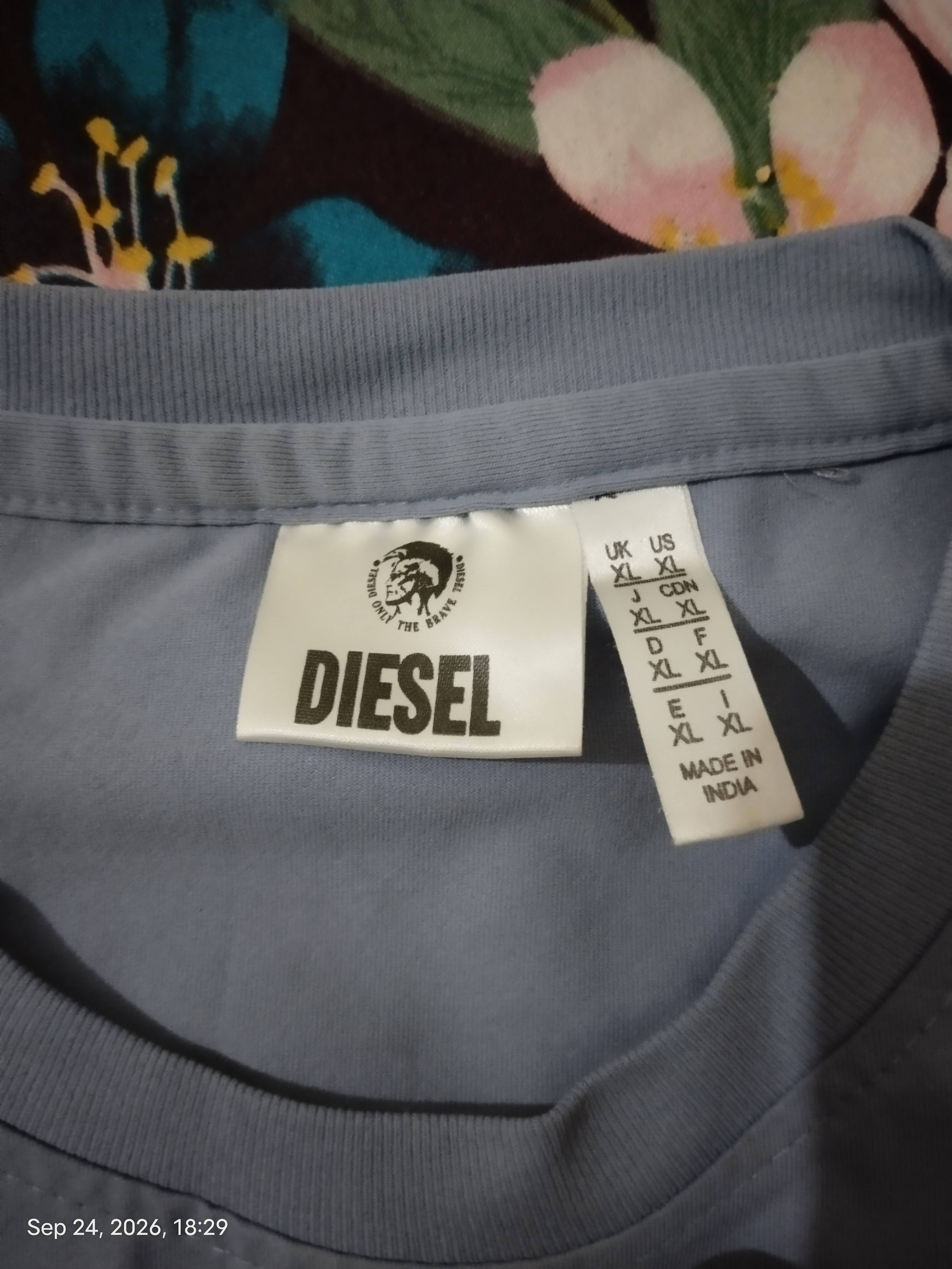 T shirt , size L — pre-loved Tops on Slayyitt