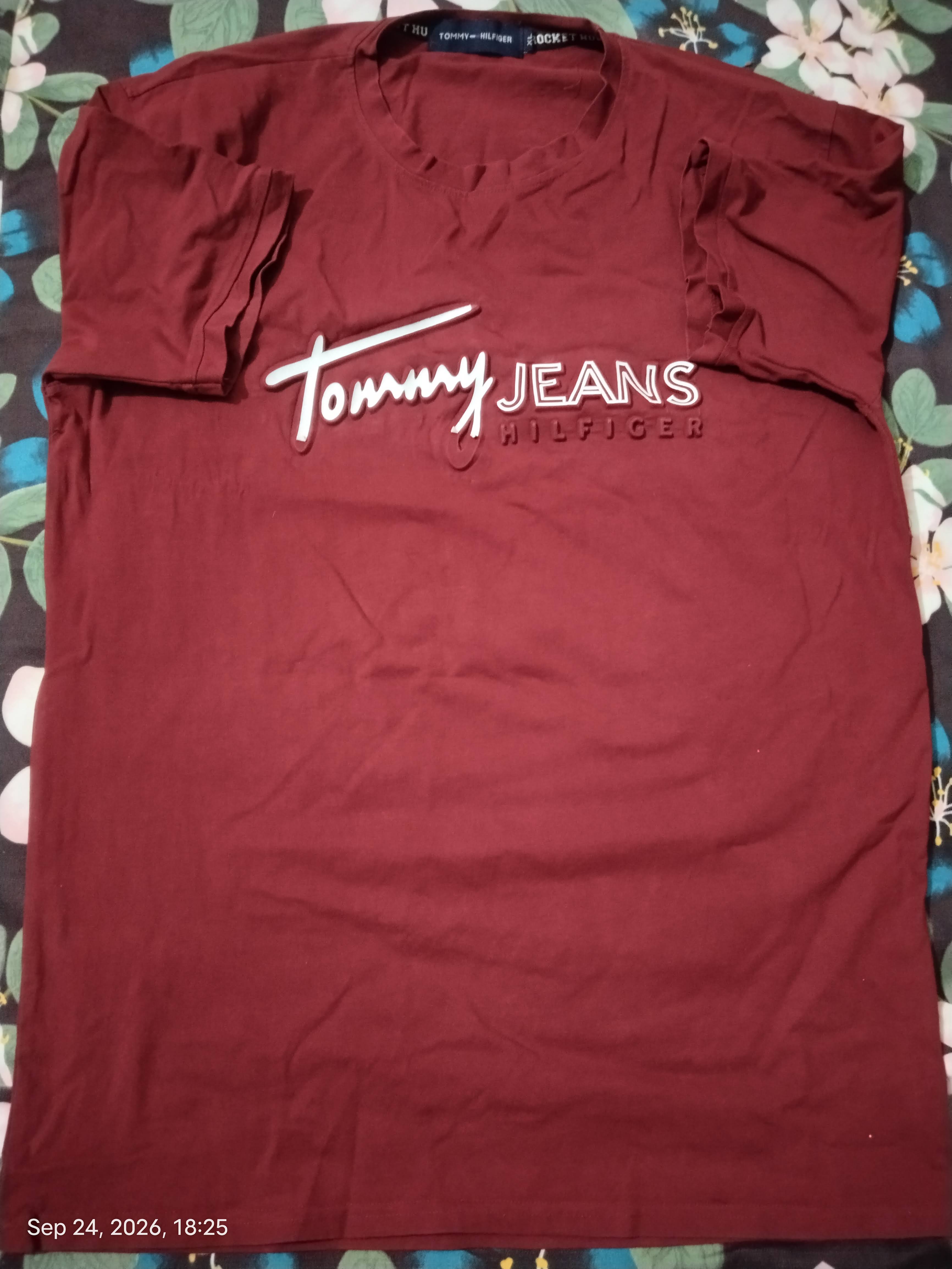 Red t shirt size L — pre-loved Tops on Slayyitt