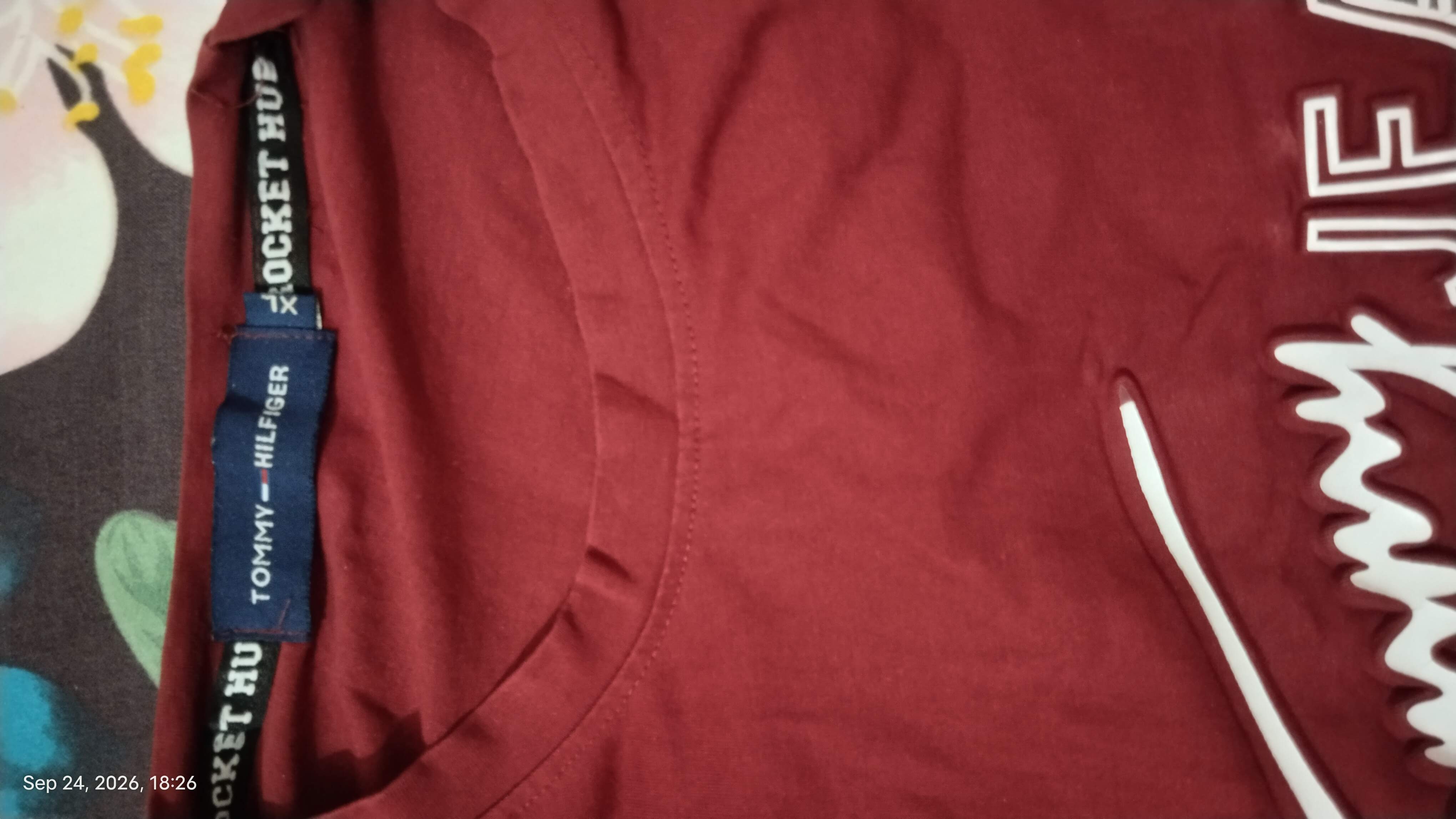 Red t shirt size L — pre-loved Tops on Slayyitt