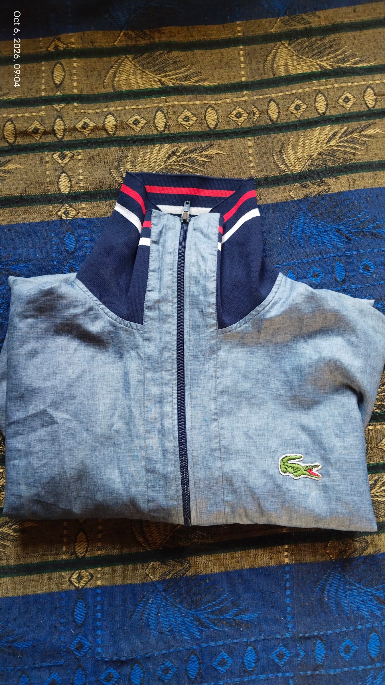 Vintage Lacoste Men’s Lightweight Windbreaker Jacket – Grey/Blue — pre-loved Outerwear on Slayyitt