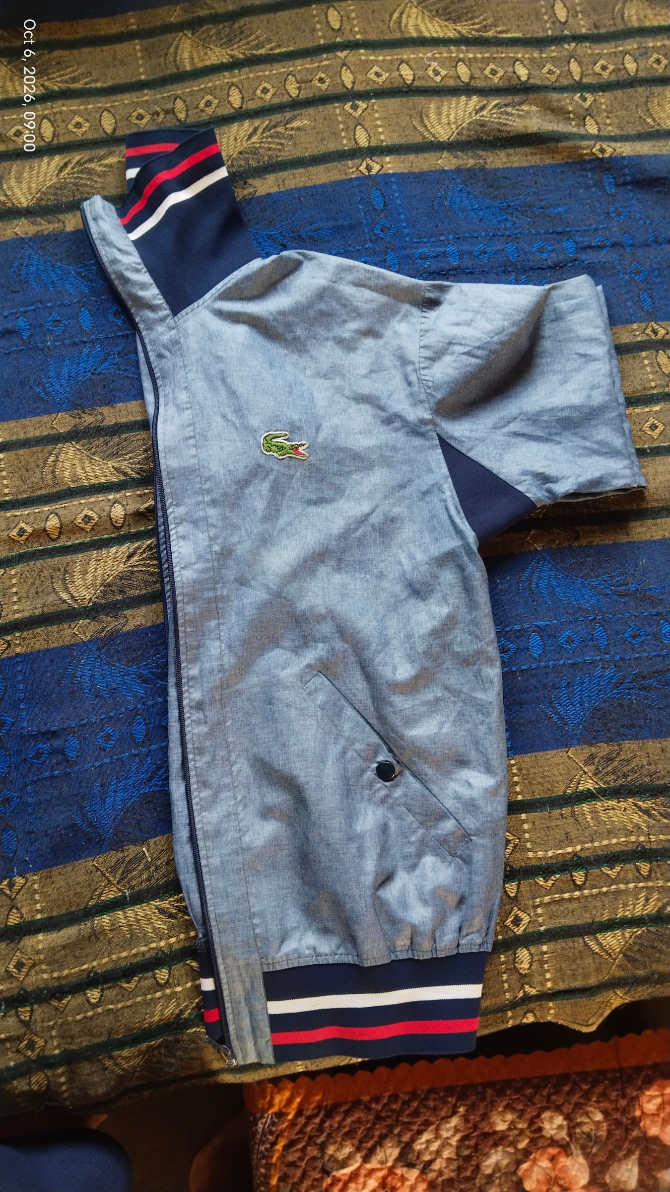 Vintage Lacoste Men’s Lightweight Windbreaker Jacket – Grey/Blue — pre-loved Outerwear on Slayyitt