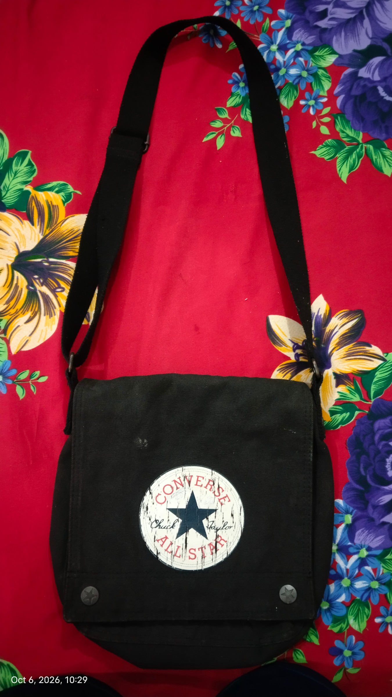 Title: Vintage Converse All Star Canvas Messenger Bag — pre-loved Accessories on Slayyitt