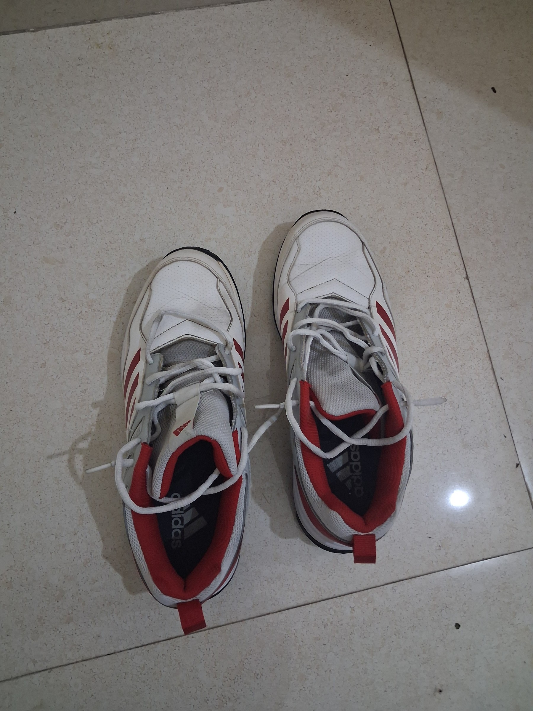 Adidas shoes UK 9 size — pre-loved Footwear on Slayyitt