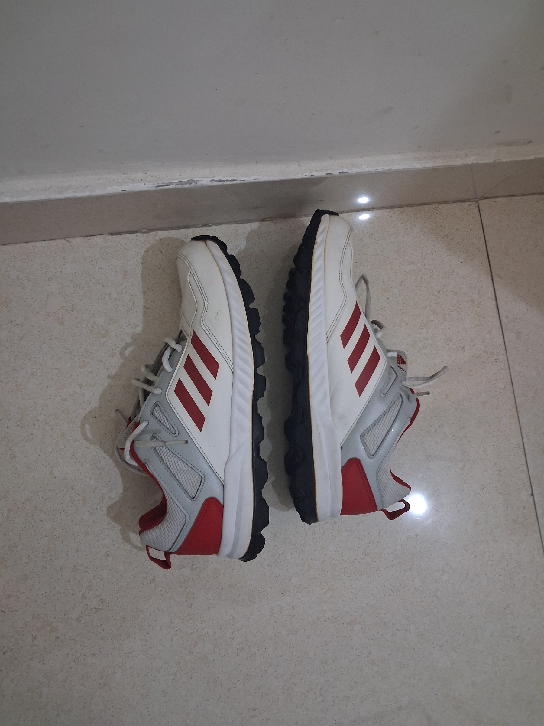 Adidas shoes UK 9 size — pre-loved Footwear on Slayyitt