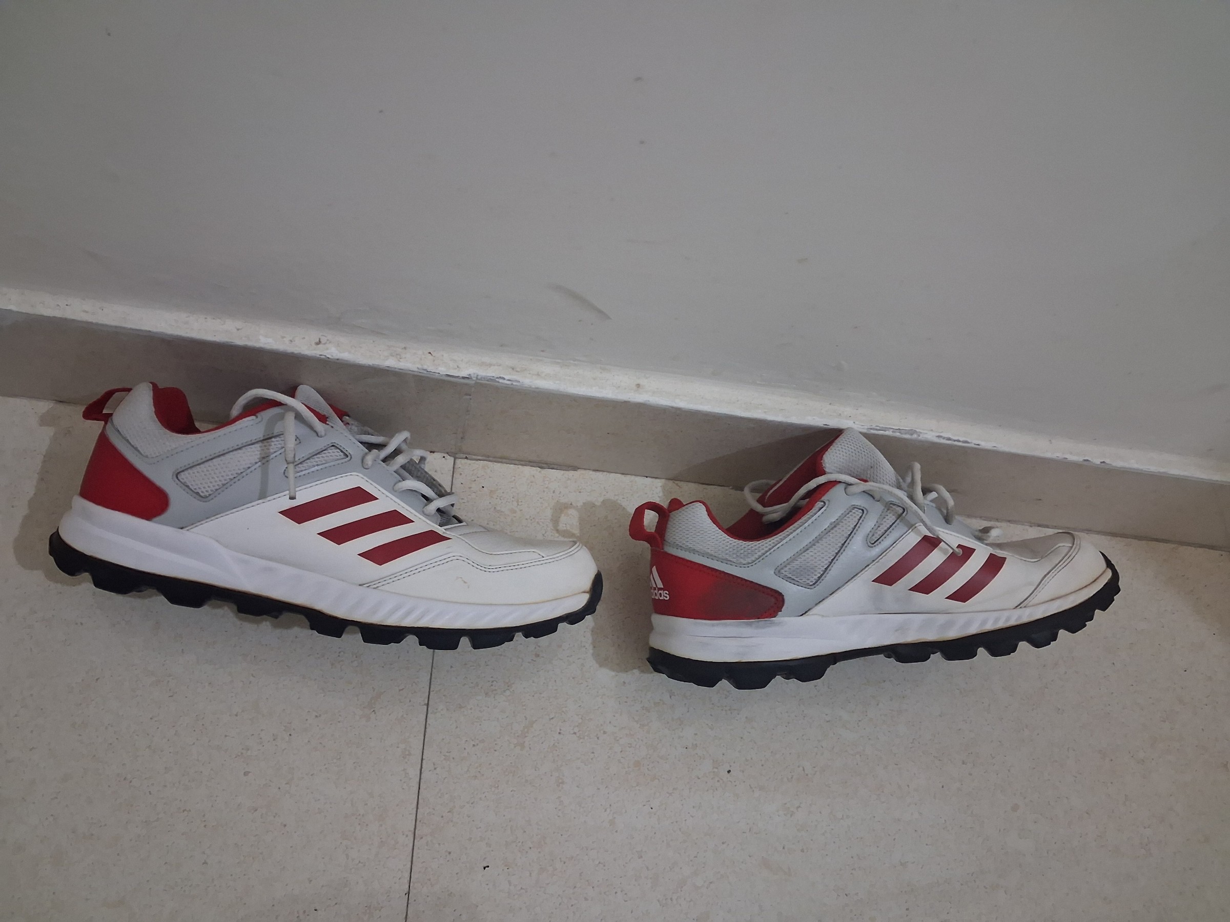 Adidas shoes UK 9 size — pre-loved Footwear on Slayyitt