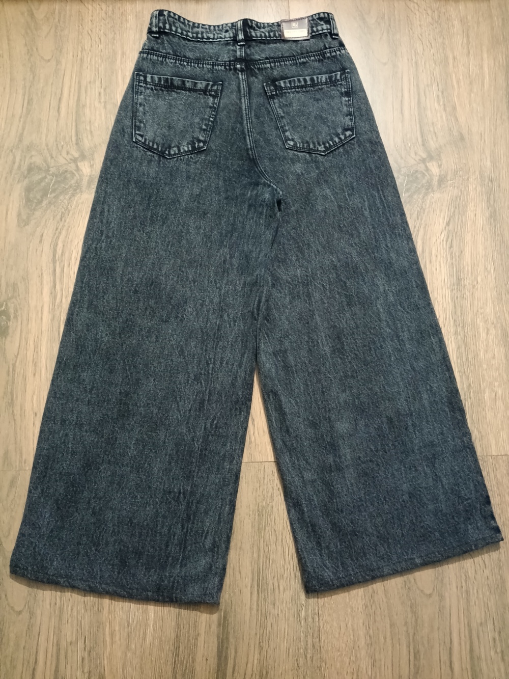 Vintage Dark Wash Wide-Leg Jeans - Size M — pre-loved Bottoms on Slayyitt
