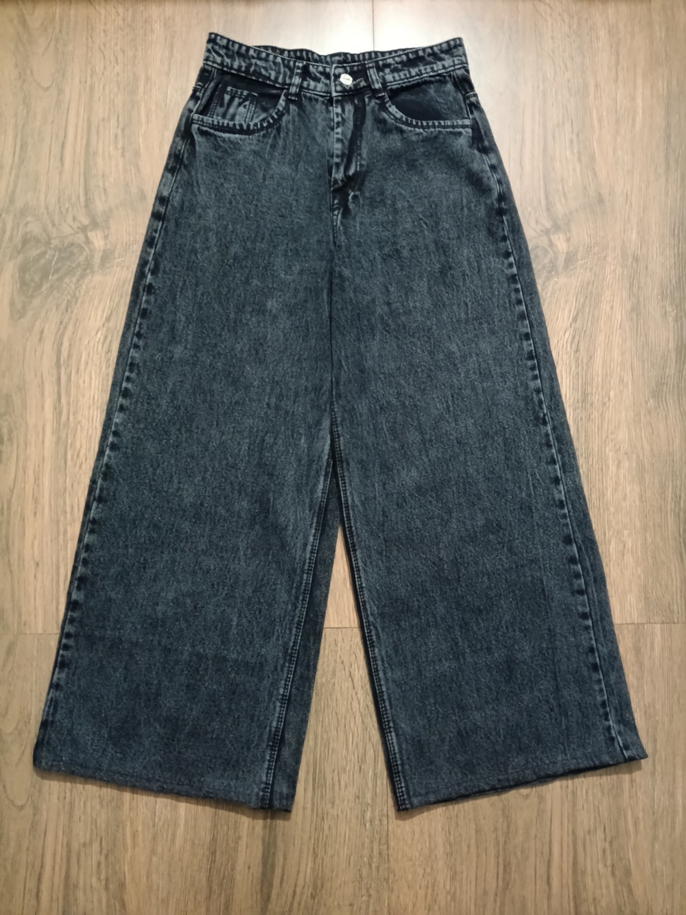 Vintage Dark Wash Wide-Leg Jeans - Size M — pre-loved Bottoms on Slayyitt
