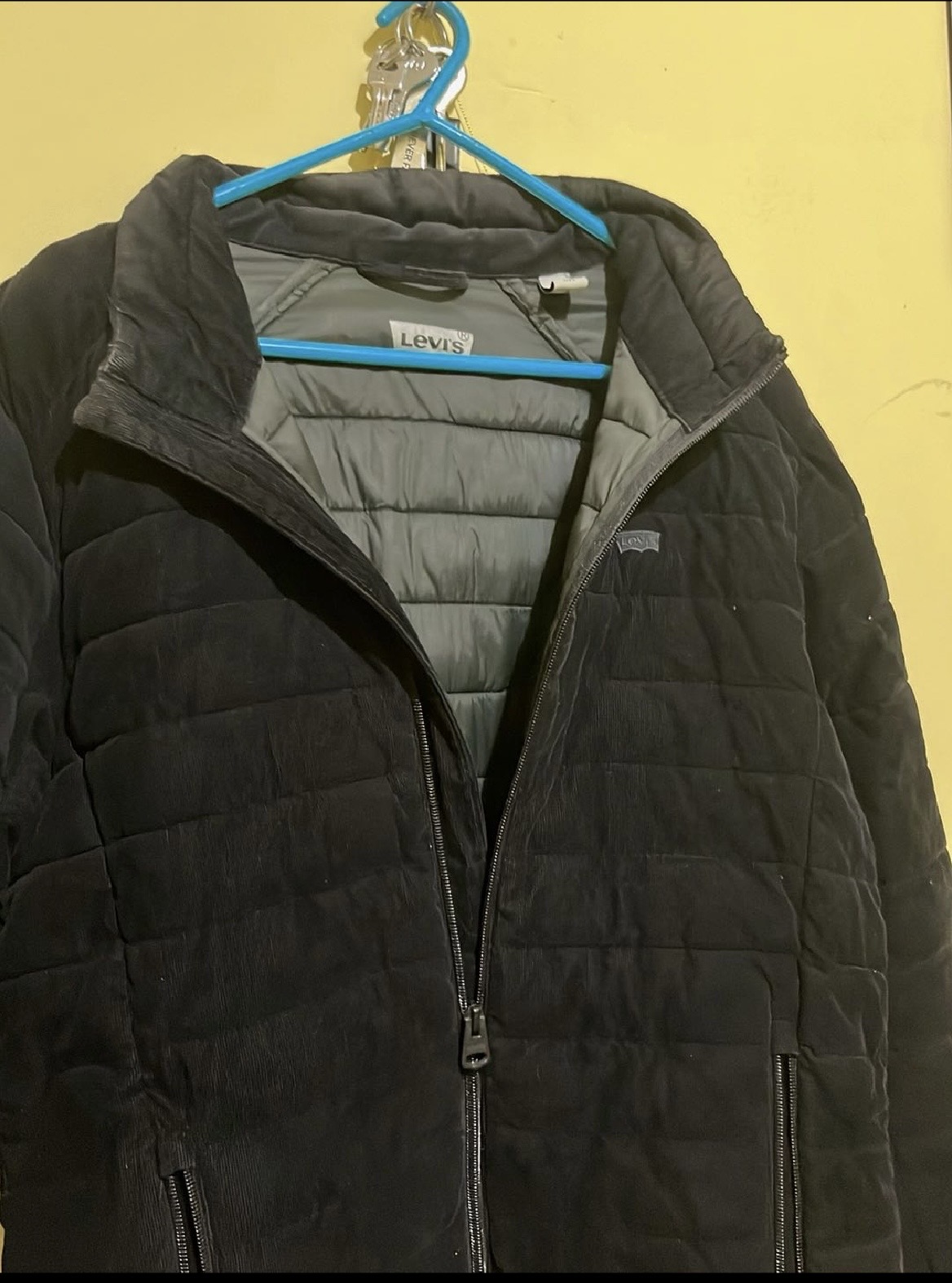 Levi’s jacket — pre-loved Tops on Slayyitt
