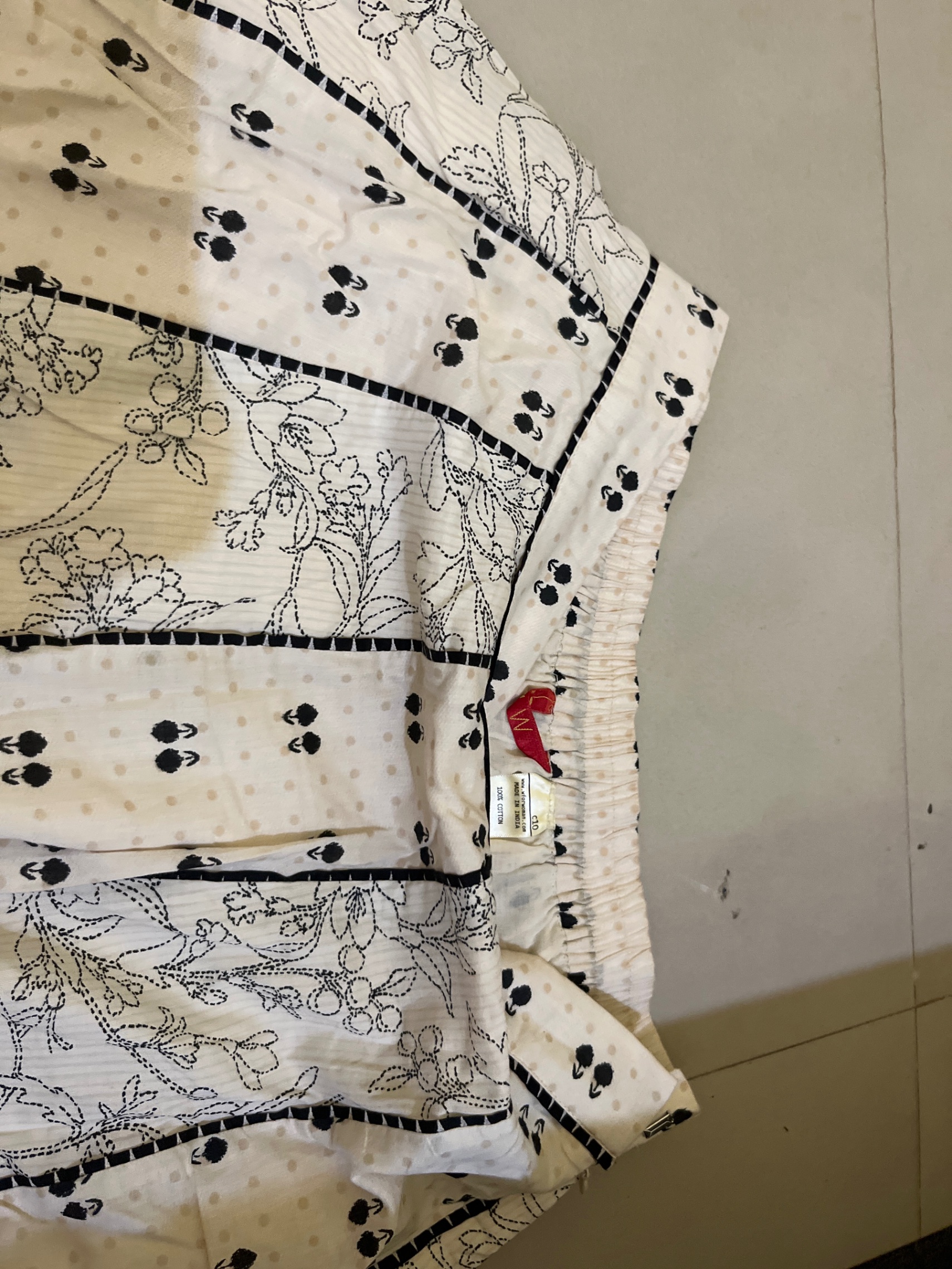 Skirt — pre-loved Bottoms on Slayyitt