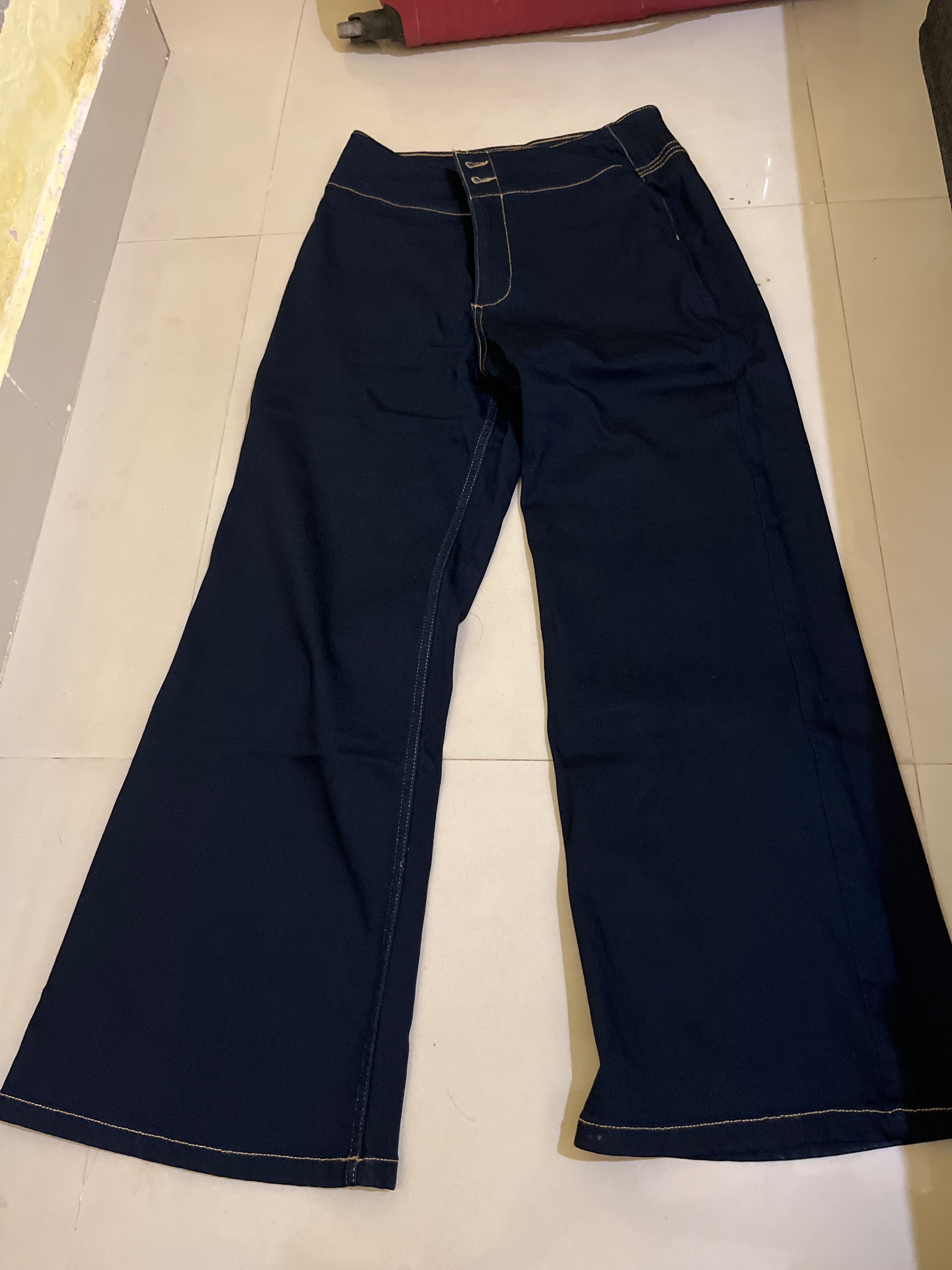 Jeans — pre-loved Bottoms on Slayyitt