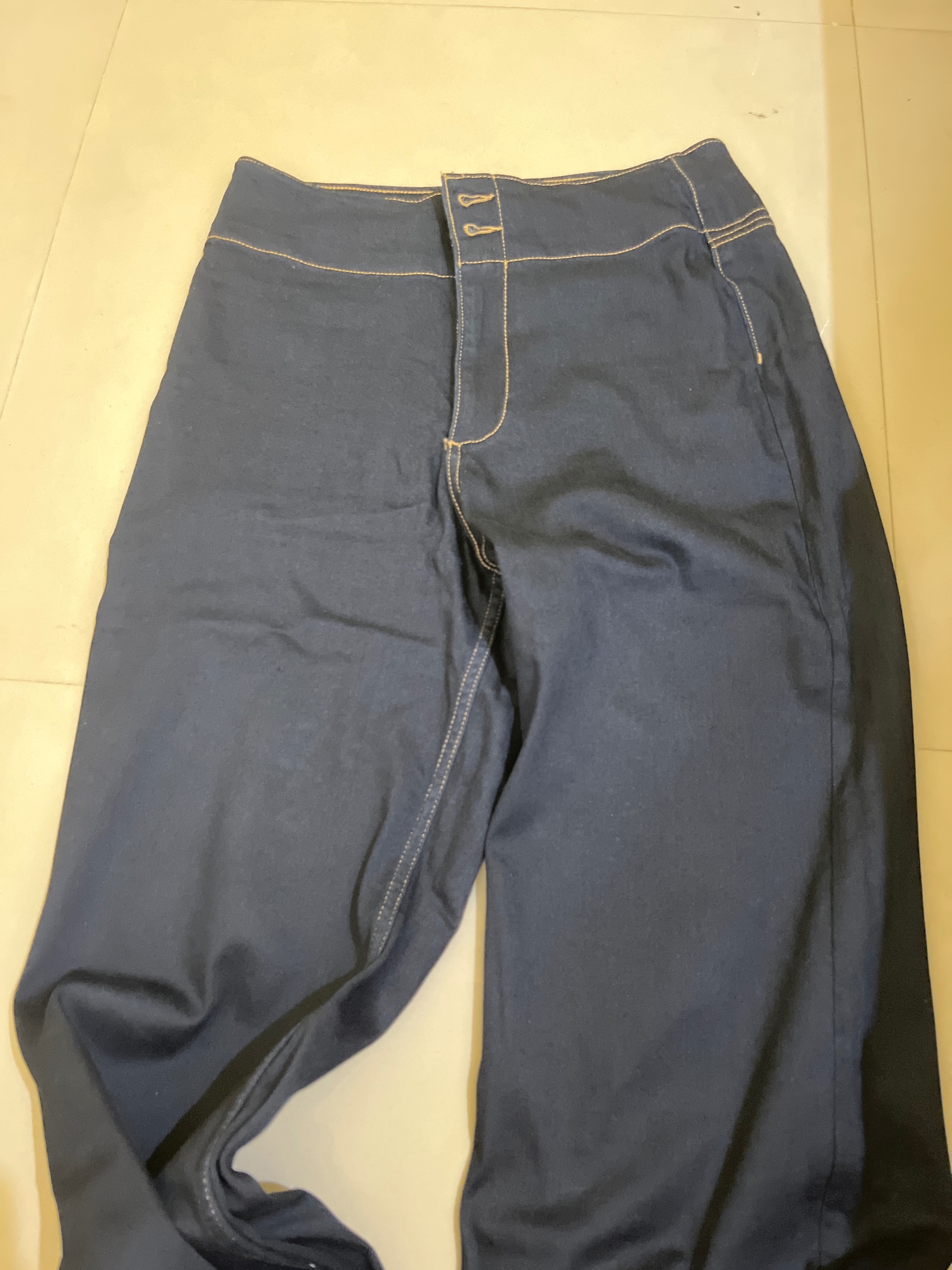 Jeans — pre-loved Bottoms on Slayyitt