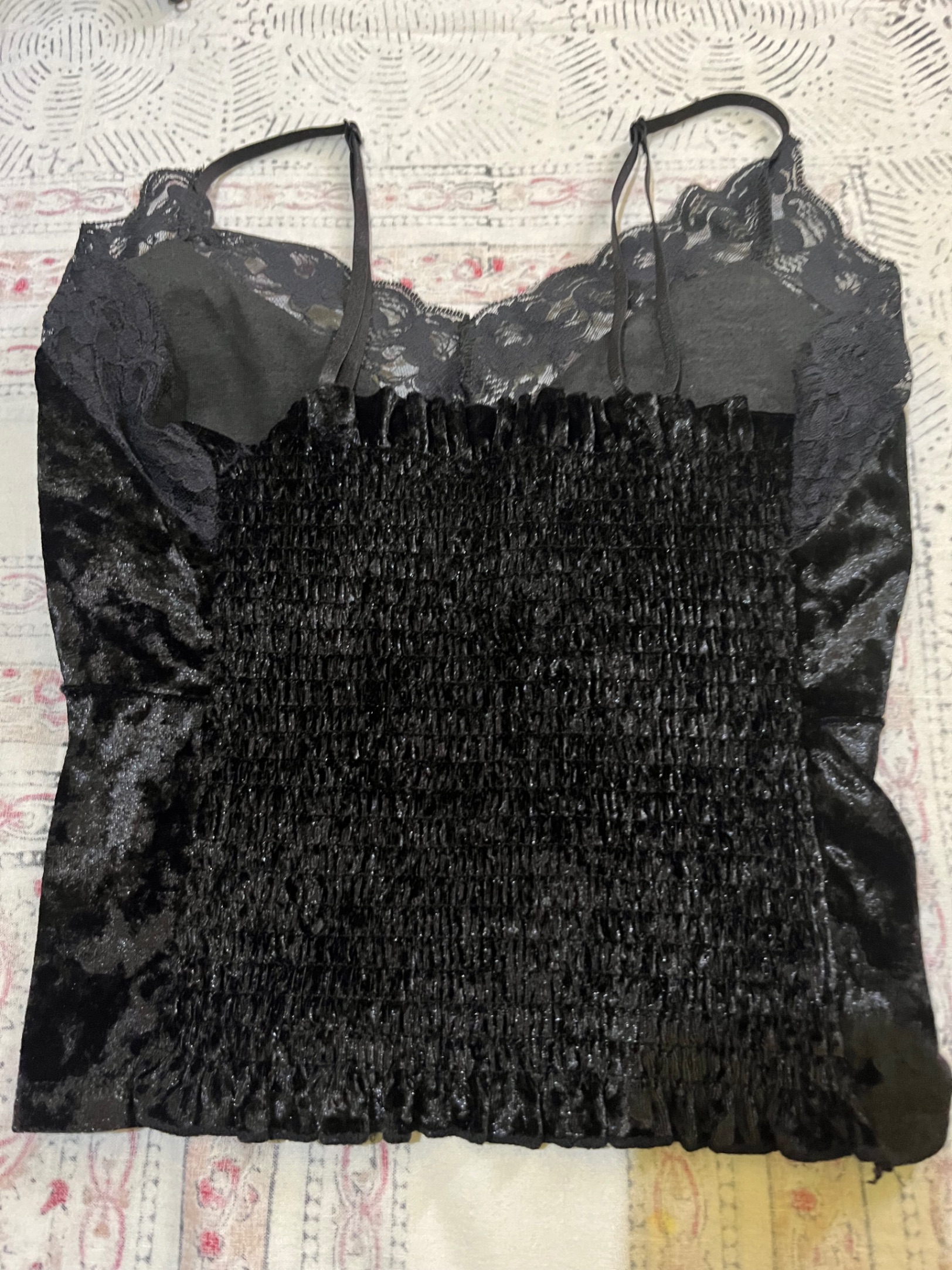 Lace top — pre-loved Tops on Slayyitt