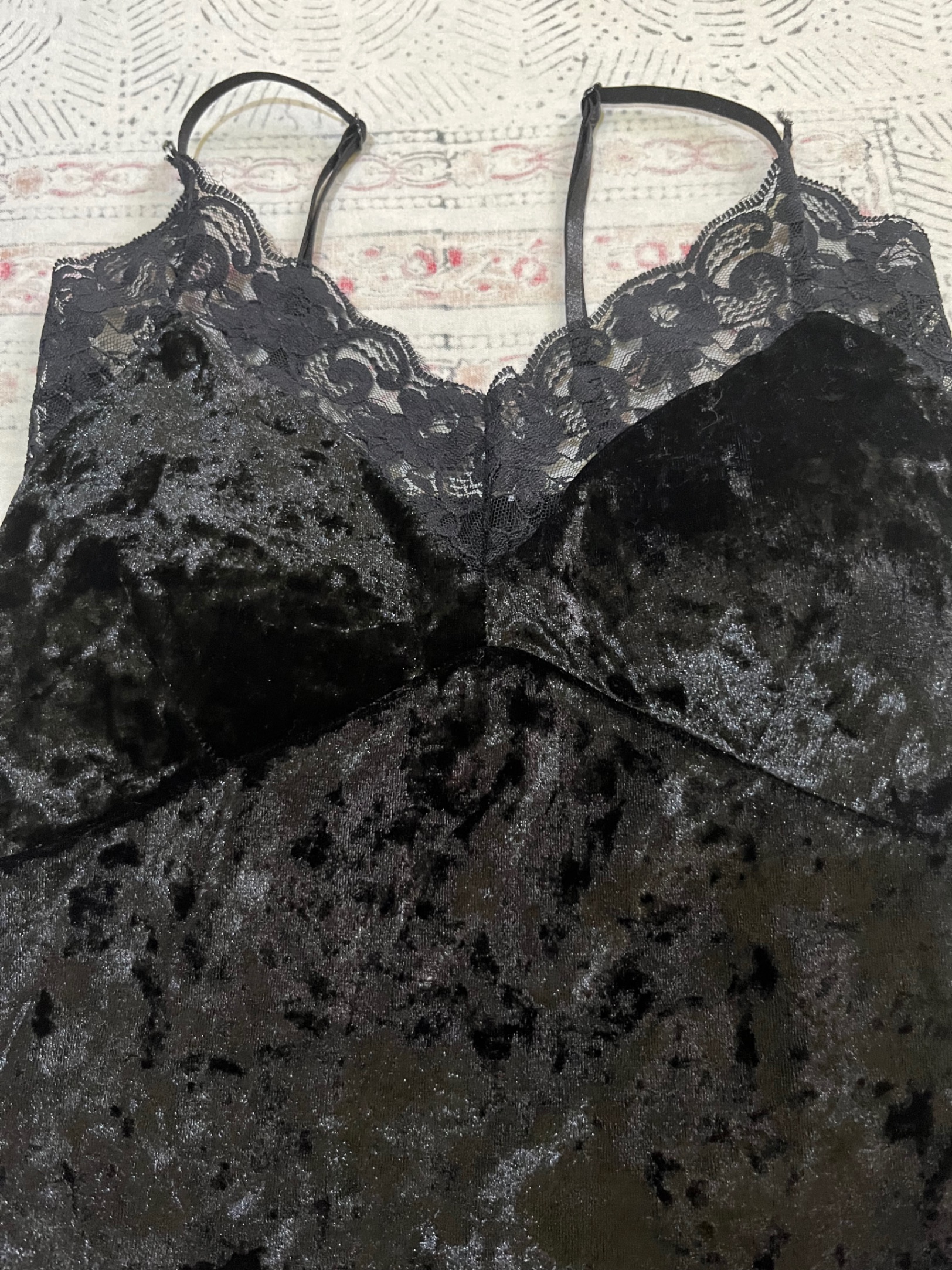 Lace top — pre-loved Tops on Slayyitt