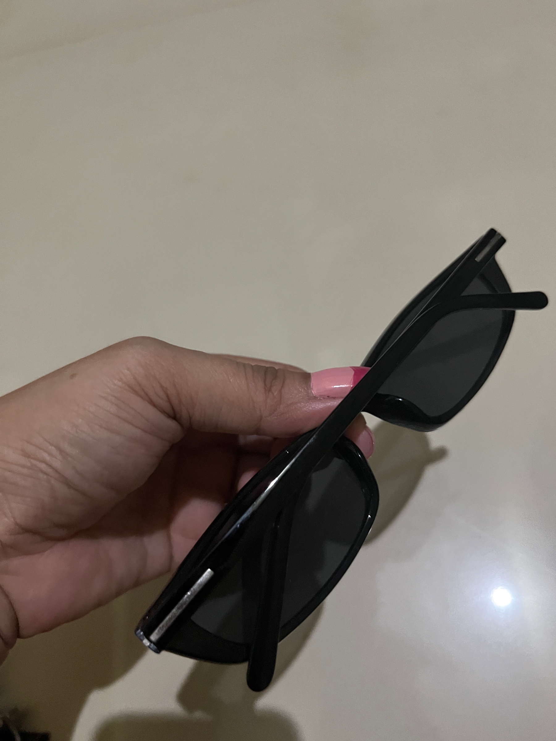 Sun glass — pre-loved Accessories on Slayyitt